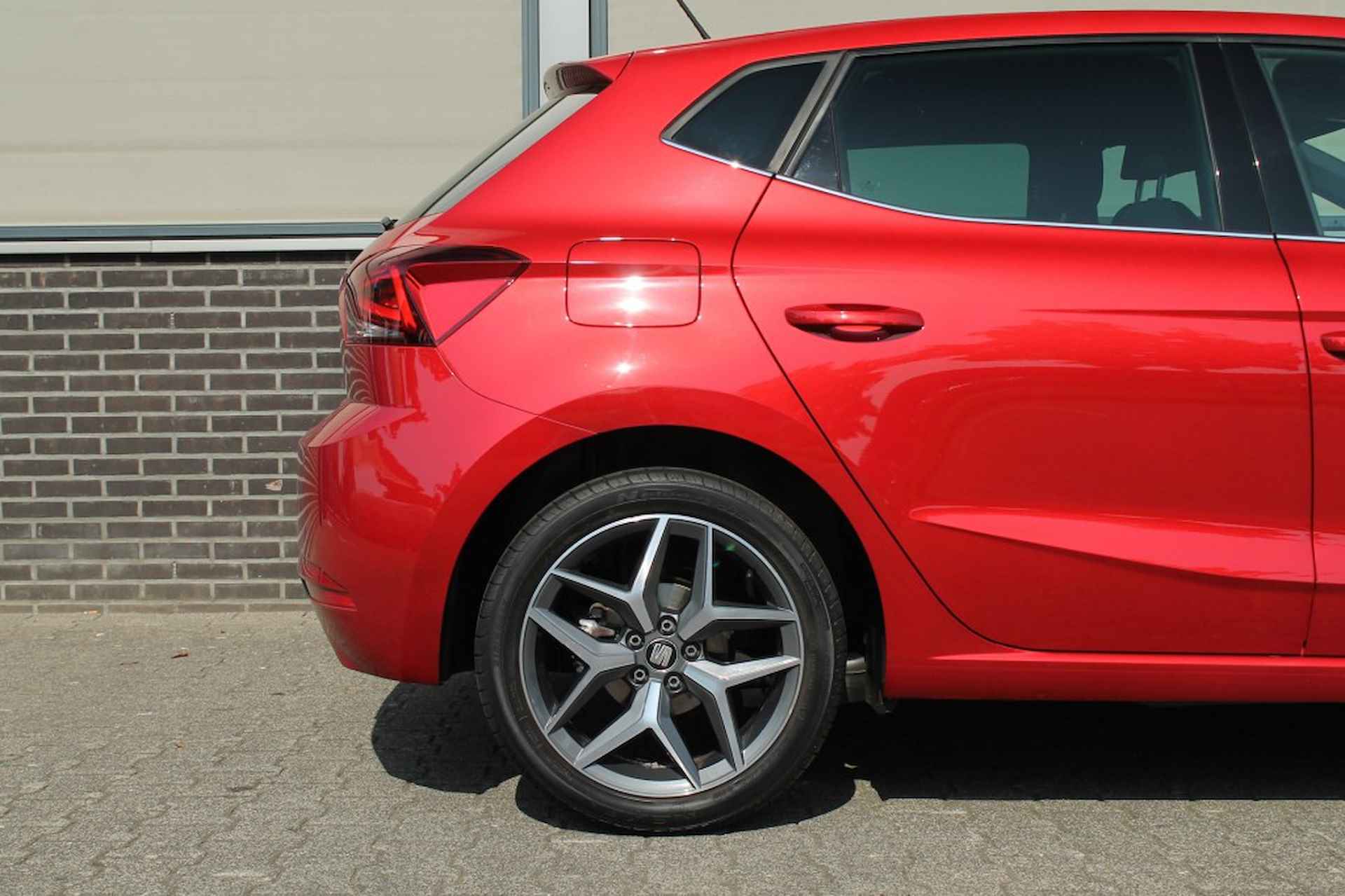 SEAT Ibiza 1.0 TSI 110PK Xcellence - Stoelverw. - Apple CarPlay - Navigatie - 17/48