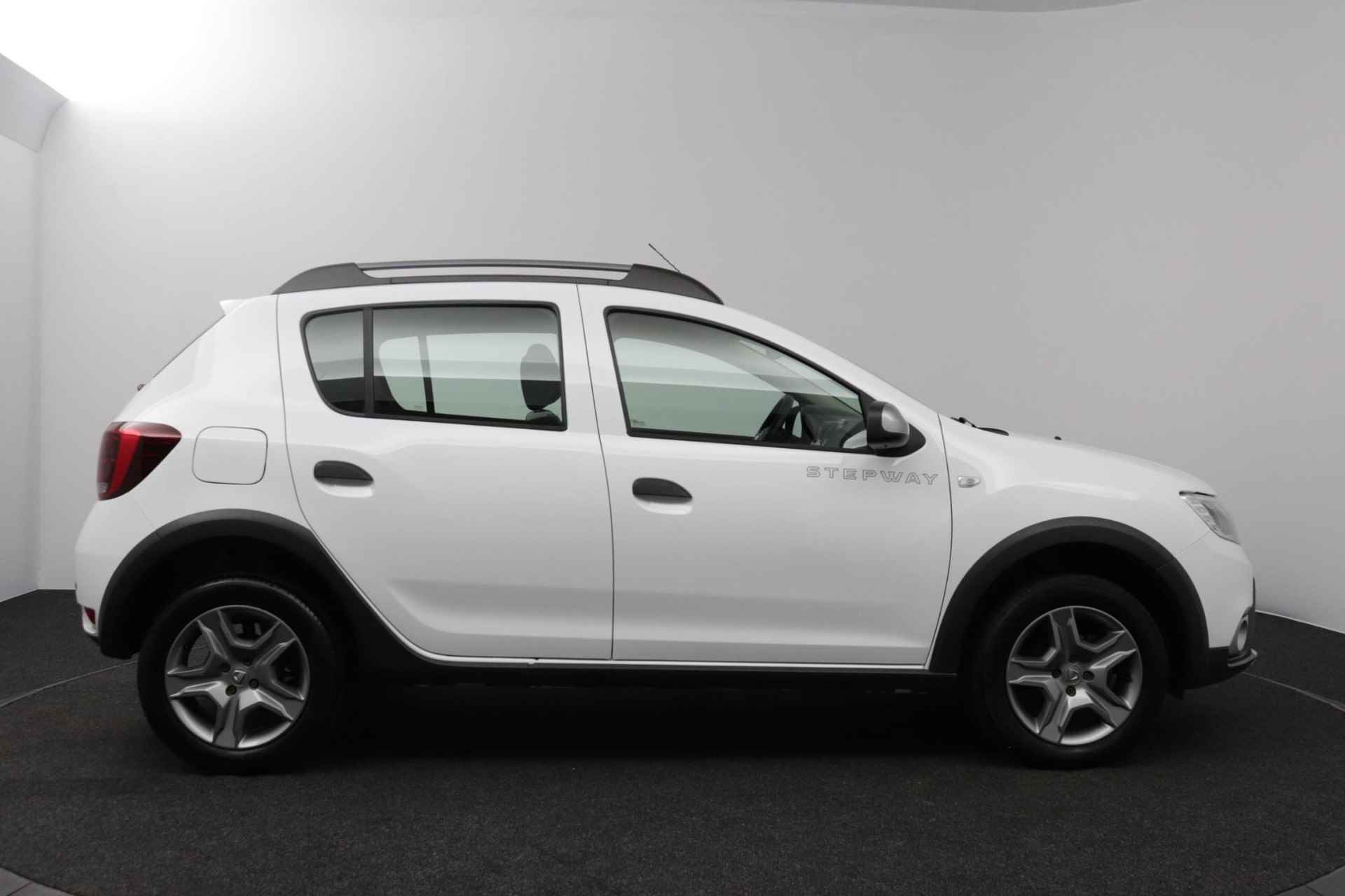 Dacia Sandero Stepway TCe 90 Comfort - 8/38