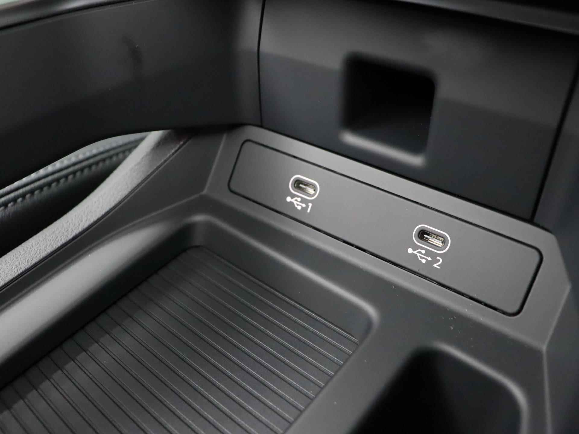 Audi Q8 e-tron 55 quattro Advanced Edition Plus 115 kWh 408 PK | Nieuw | Fabrieksgarantie | Achteruitrijcamera | Matrix koplampen | Stoelverwarming | Audi virtual cockpit plus | Lichtpakket ambient light plus | Optiekpakket zwart plus | Tweede laadaansluiting | Privacy glas | - 29/41