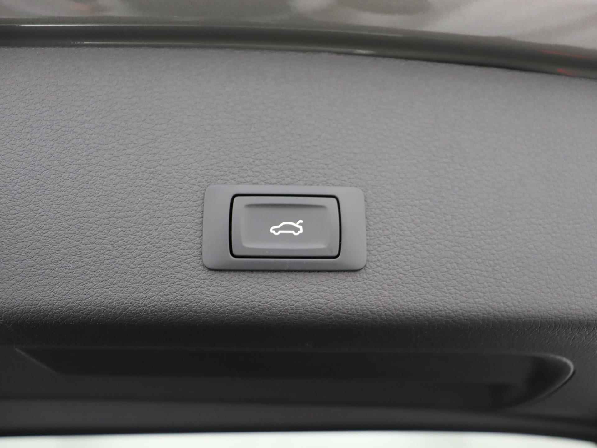 Audi Q8 e-tron 55 quattro Advanced Edition Plus 115 kWh 408 PK | Nieuw | Fabrieksgarantie | Achteruitrijcamera | Matrix koplampen | Stoelverwarming | Audi virtual cockpit plus | Lichtpakket ambient light plus | Optiekpakket zwart plus | Tweede laadaansluiting | Privacy glas | - 36/41