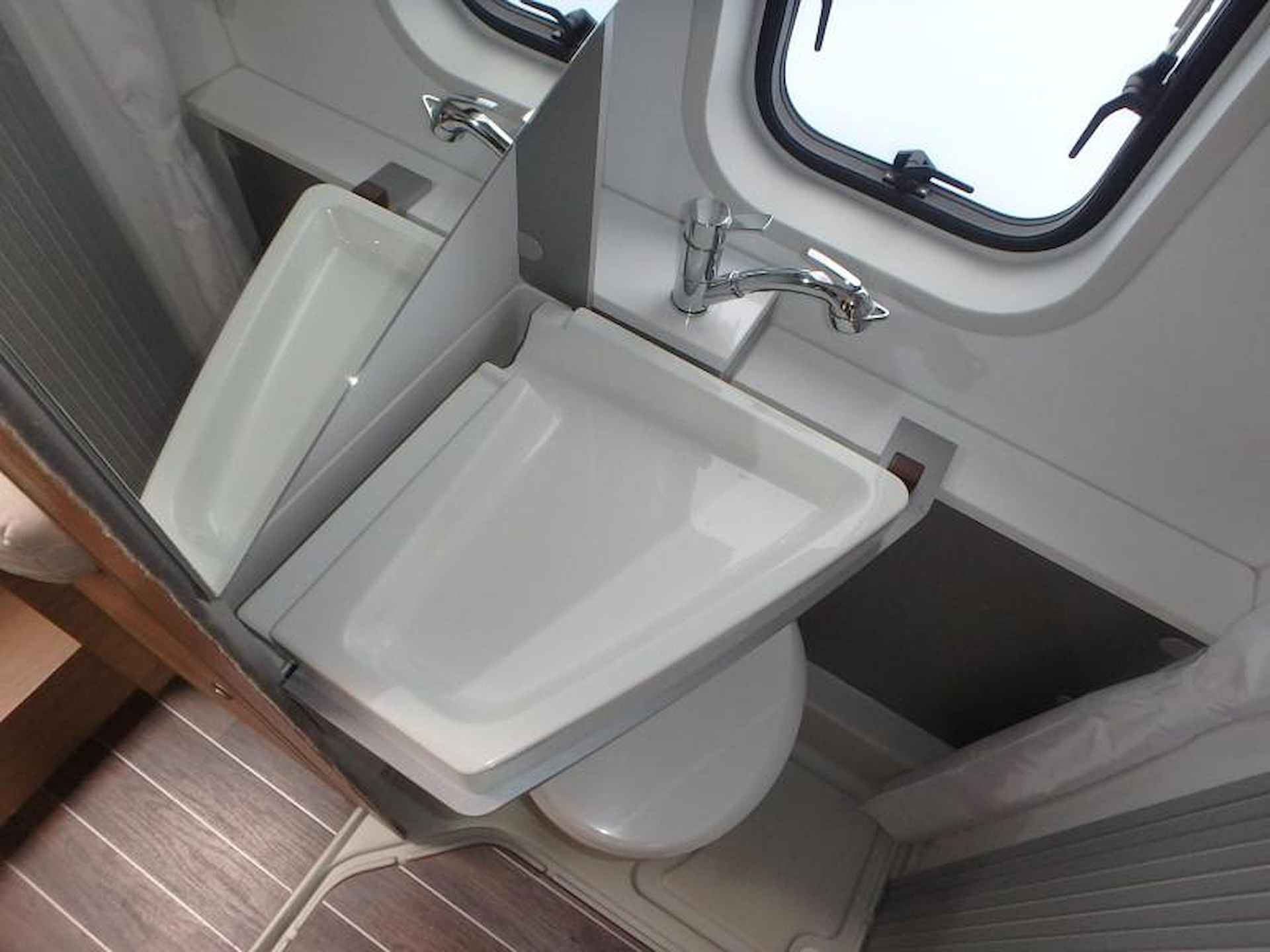 Adria Twin 640 SLX  PLATINUM - 22/25