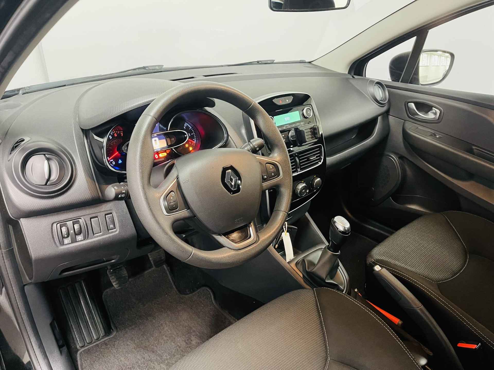 Renault Clio Estate 0.9 TCe Life Airco cruise controle Bluetooth 5 deurs dealer onderhouden zeer mooie auto met weinig km - 5/18