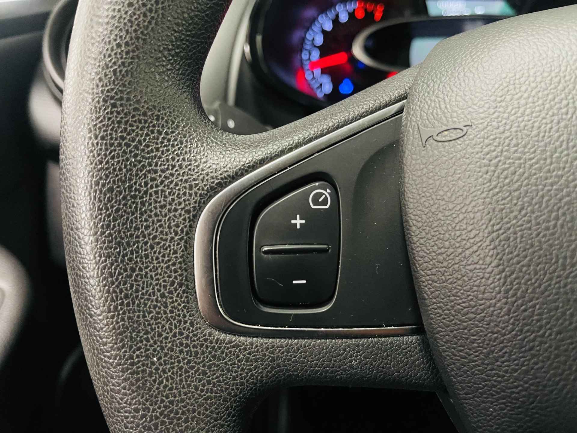 Renault Clio Estate 0.9 TCe Life Airco cruise controle Bluetooth 5 deurs dealer onderhouden zeer mooie auto met weinig km - 8/18