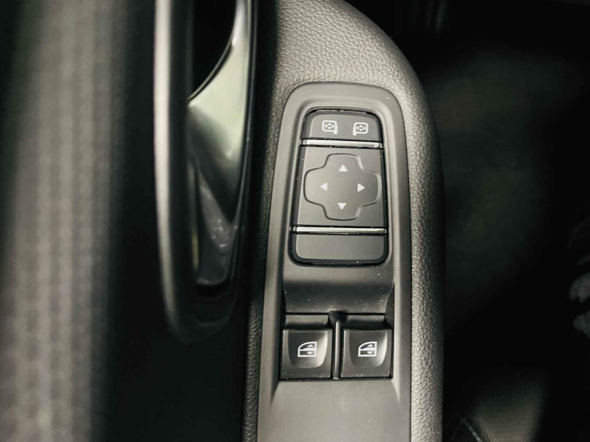 Renault Clio Estate 0.9 TCe Life Airco cruise controle Bluetooth 5 deurs dealer onderhouden zeer mooie auto met weinig km - 10/18