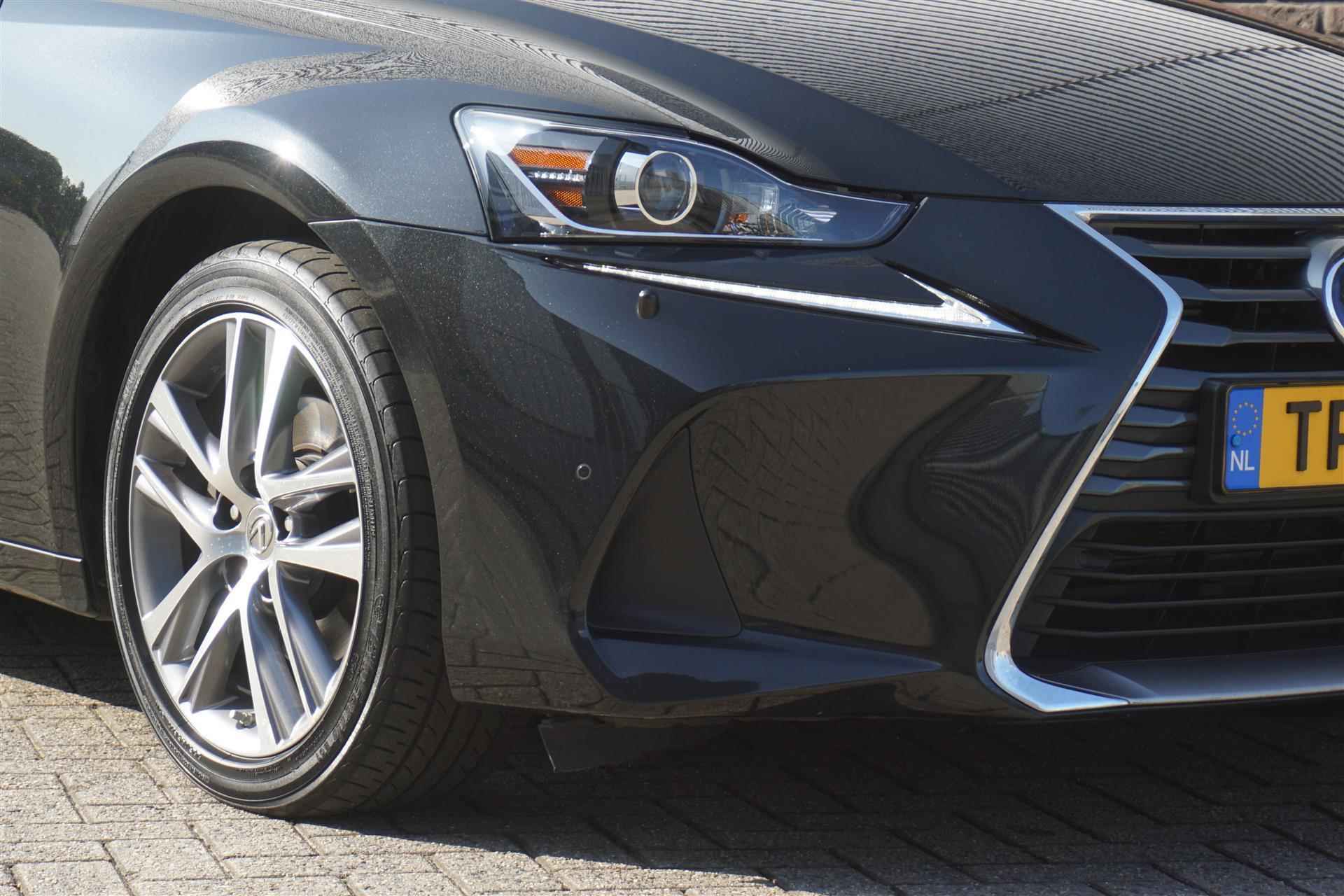 Lexus IS 300h Hybrid Dealer-onderhouden|Premium-Navigatie|Stoelverwarming|Business Line - 15/41