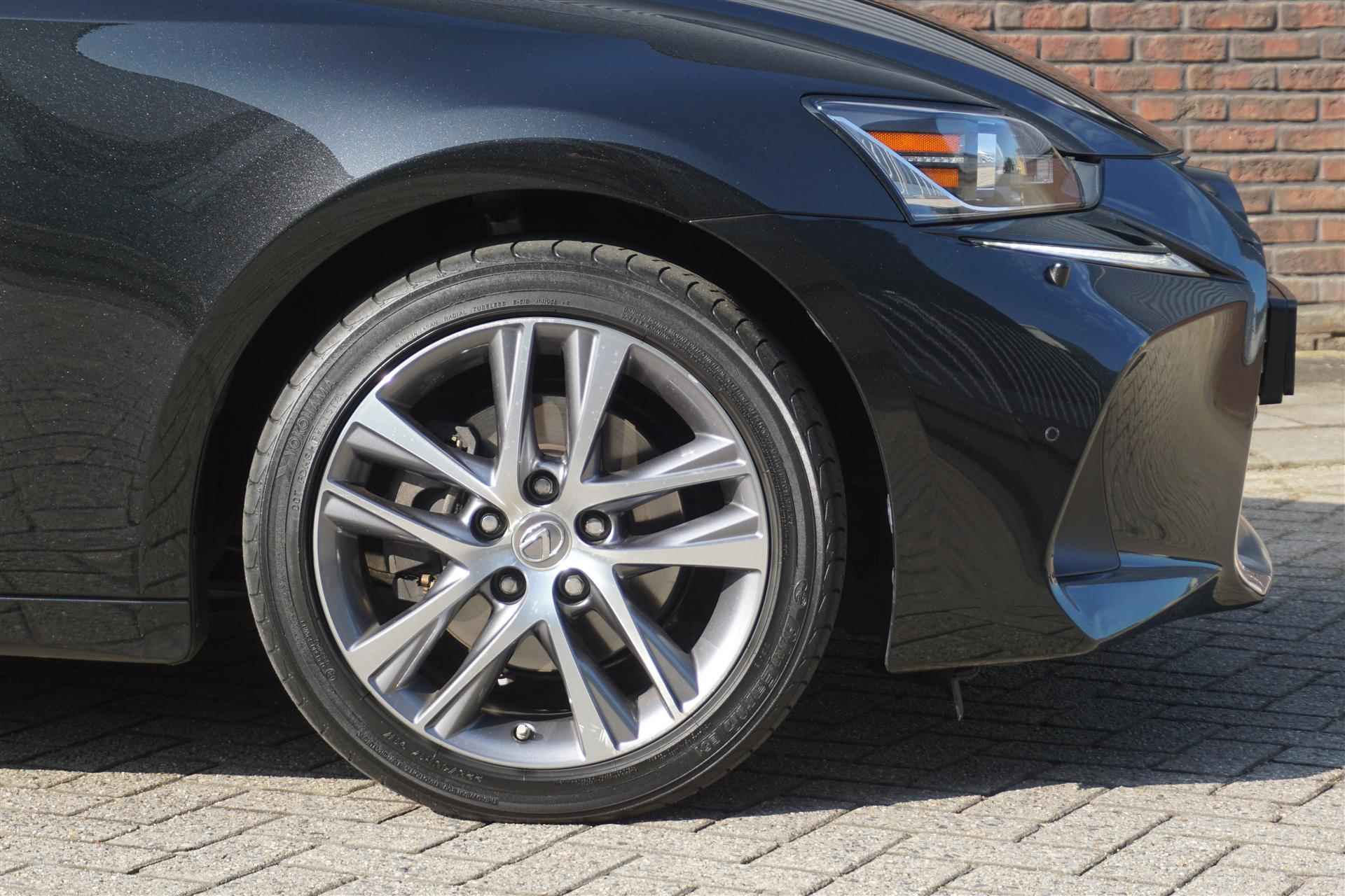 Lexus IS 300h Hybrid Dealer-onderhouden|Premium-Navigatie|Stoelverwarming|Business Line - 16/41