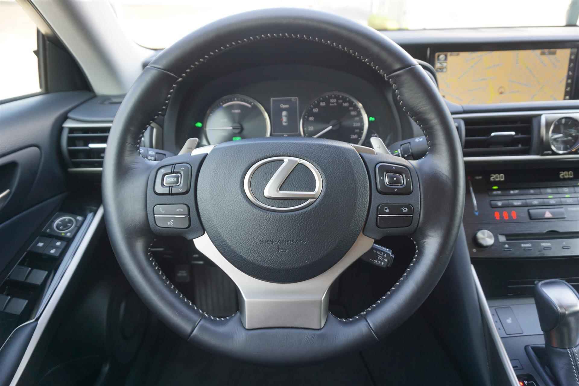 Lexus IS 300h Hybrid Dealer-onderhouden|Premium-Navigatie|Stoelverwarming|Business Line - 24/41