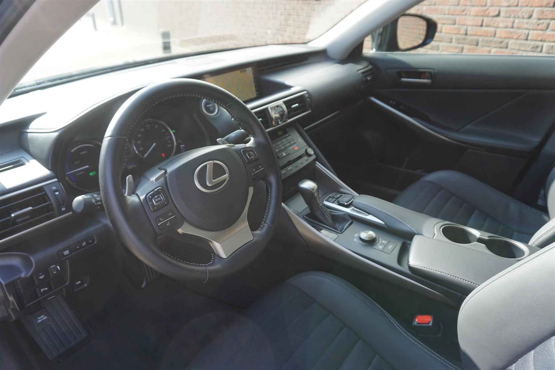Lexus IS 300h Hybrid Dealer-onderhouden|Premium-Navigatie|Stoelverwarming|Business Line - 27/41