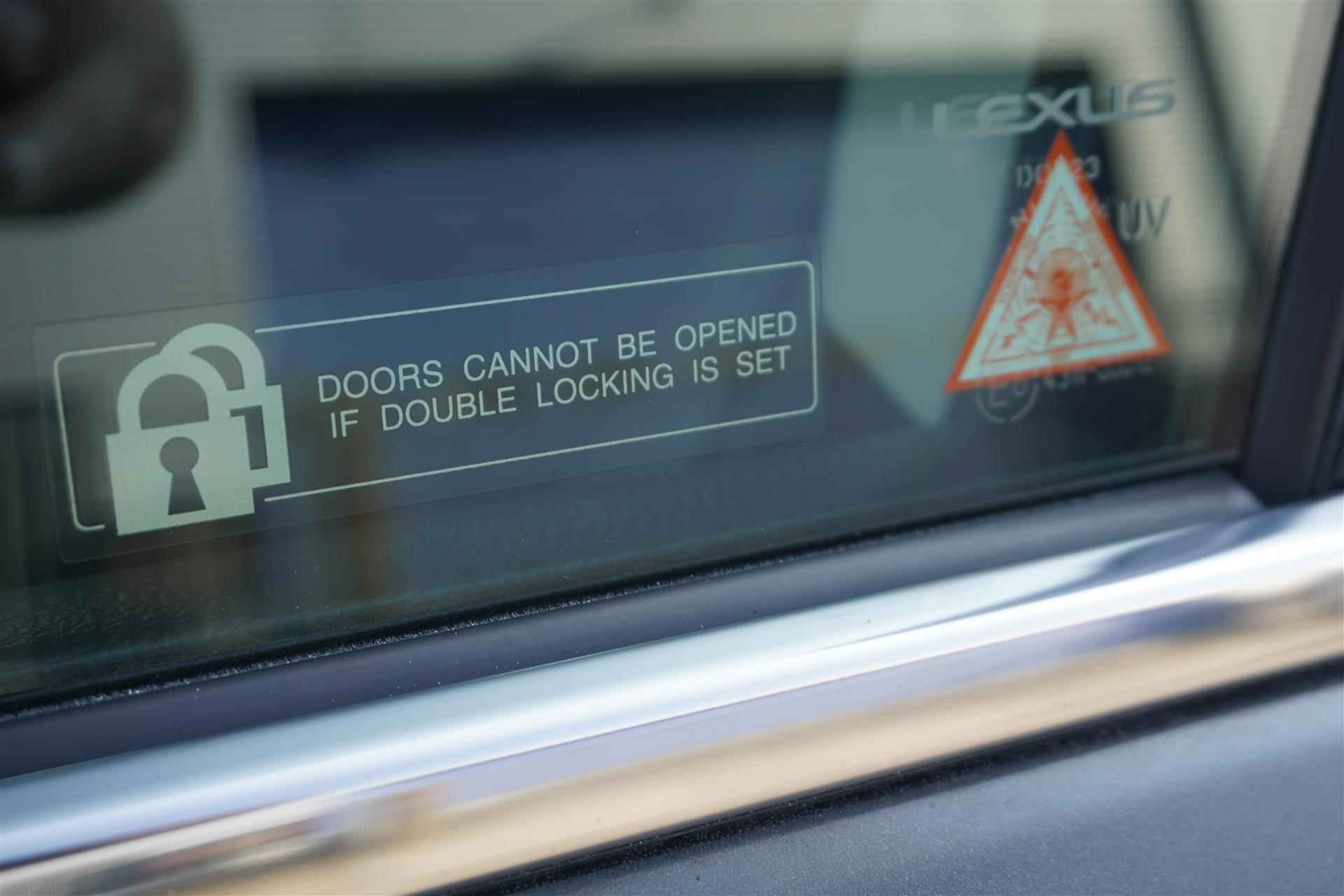 Lexus IS 300h Hybrid Dealer-onderhouden|Premium-Navigatie|Stoelverwarming|Business Line - 35/41