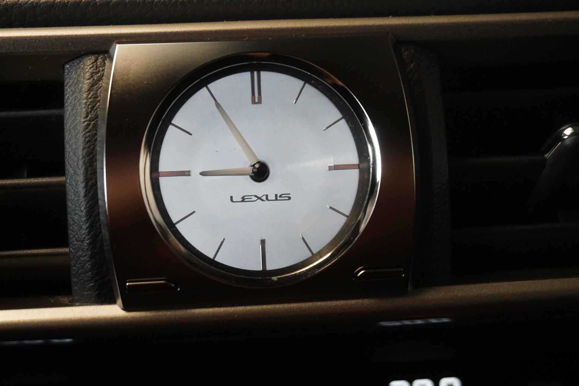 Lexus IS 300h Hybrid Dealer-onderhouden|Premium-Navigatie|Stoelverwarming|Business Line - 40/41