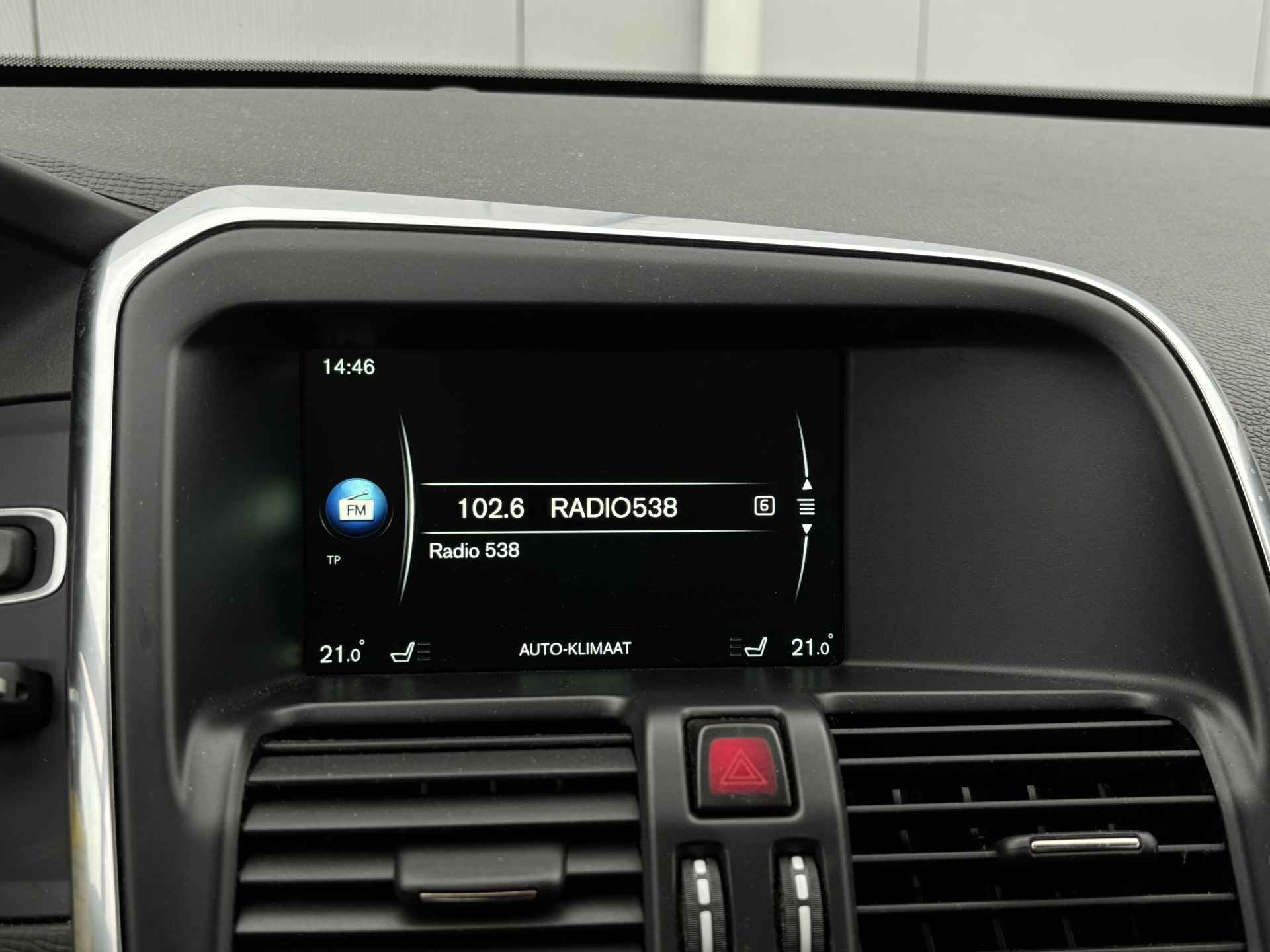 Volvo XC60 2.0 T5 FWD Summum | Panorama | 1e eigenaar! - 20/38