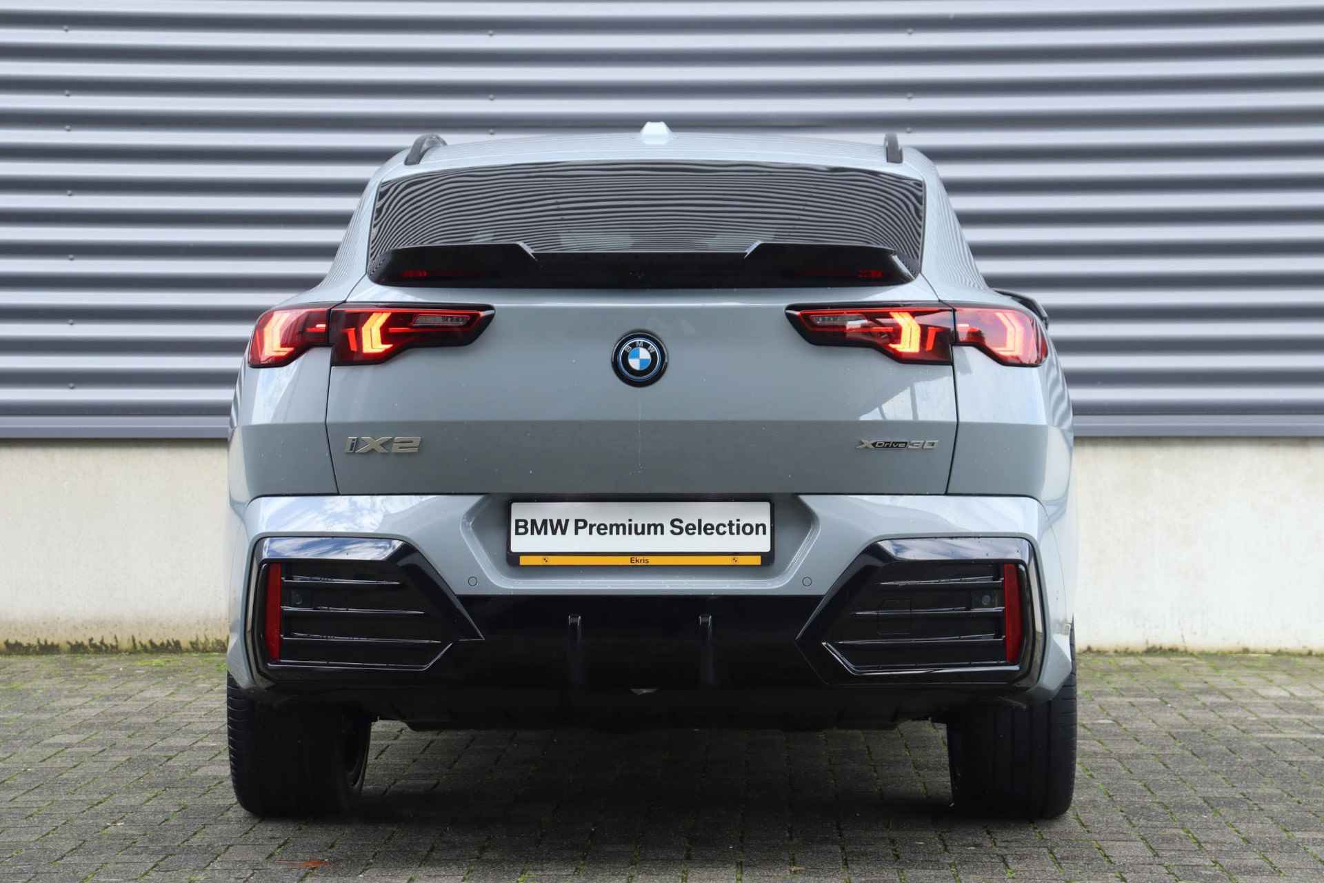 BMW iX2 xDrive30 | M Sportpakket Pro | Innovation Pack | Panodak | Harman Kardon | Head-Up | Trekhaak | 20'' LMV - 4/33