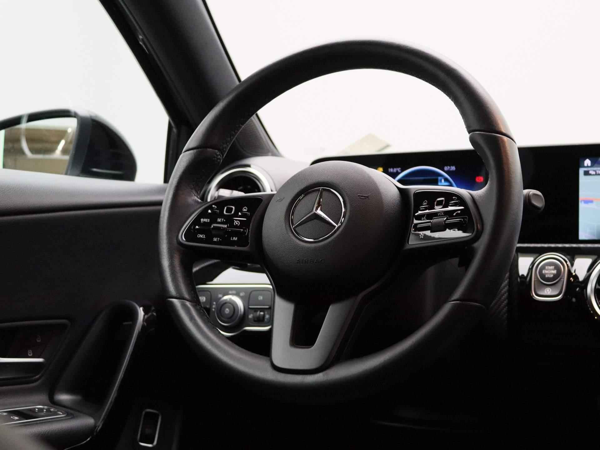 Mercedes-Benz A-klasse 180 d Business Solution | Automaat | Connected services | Navigatiesysteem full map | Rijstrooksensor met correctie | Cruise control | Achteruitrijcamera | 12 Maanden BOVAG Garantie | - 31/35