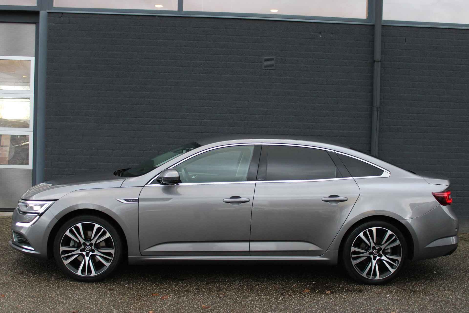 Renault Talisman 1.6 TCe 200 PK Initiale Paris Automaat | Navigatie | Camera | Adaptieve Cruise Control | Lederen Bekleding | Stoelverwarming | Bose-Geluidssysteem | LM-velgen | Parkeersensoren - 2/32