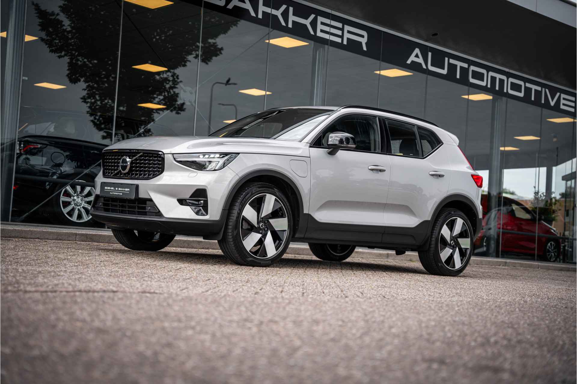 Volvo XC40 1.5 T4 Recharge Plus Dark ** Vol leder ** Trekhaak wegklapbaar - 3/71