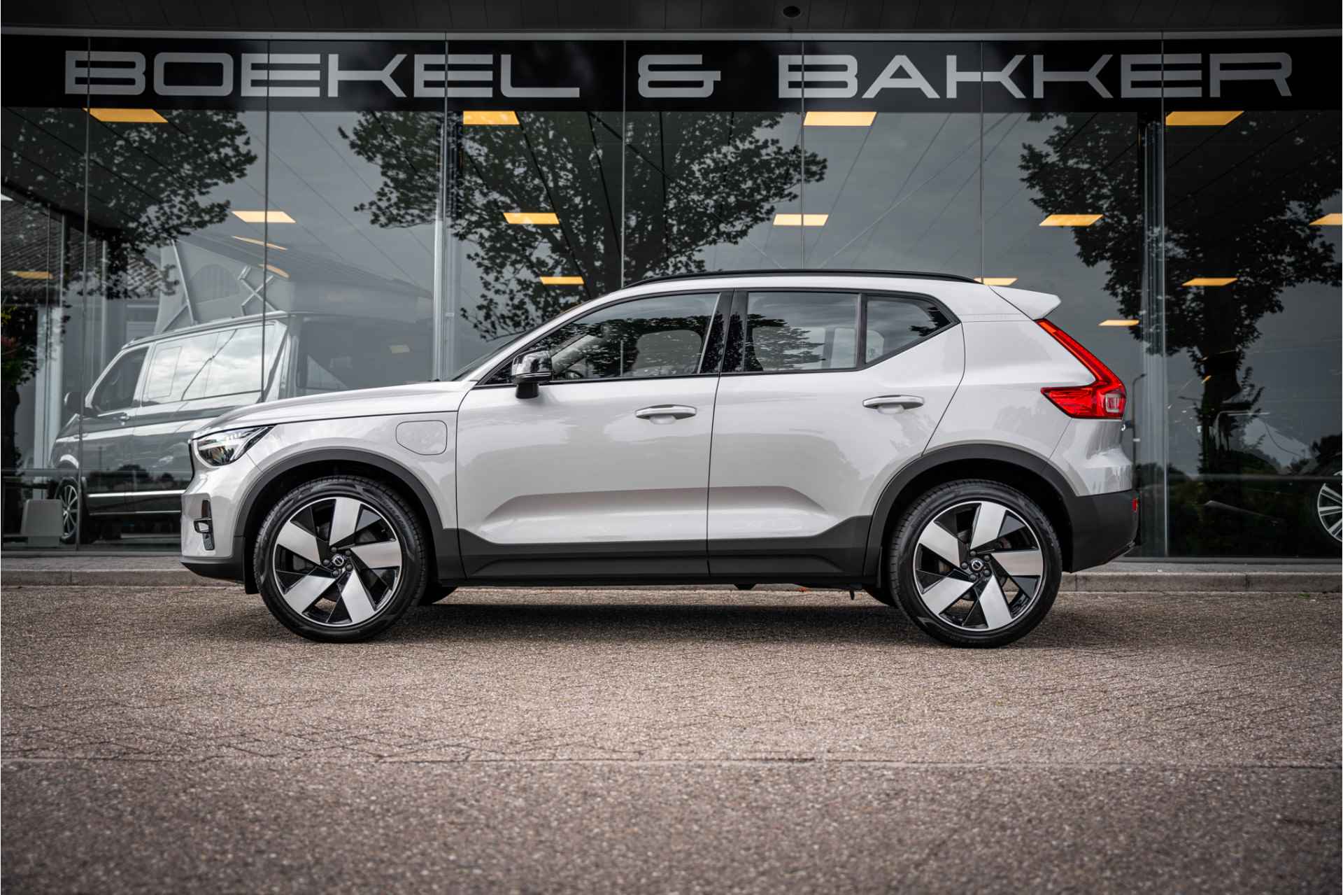 Volvo XC40 1.5 T4 Recharge Plus Dark ** Vol leder ** Trekhaak wegklapbaar - 5/71