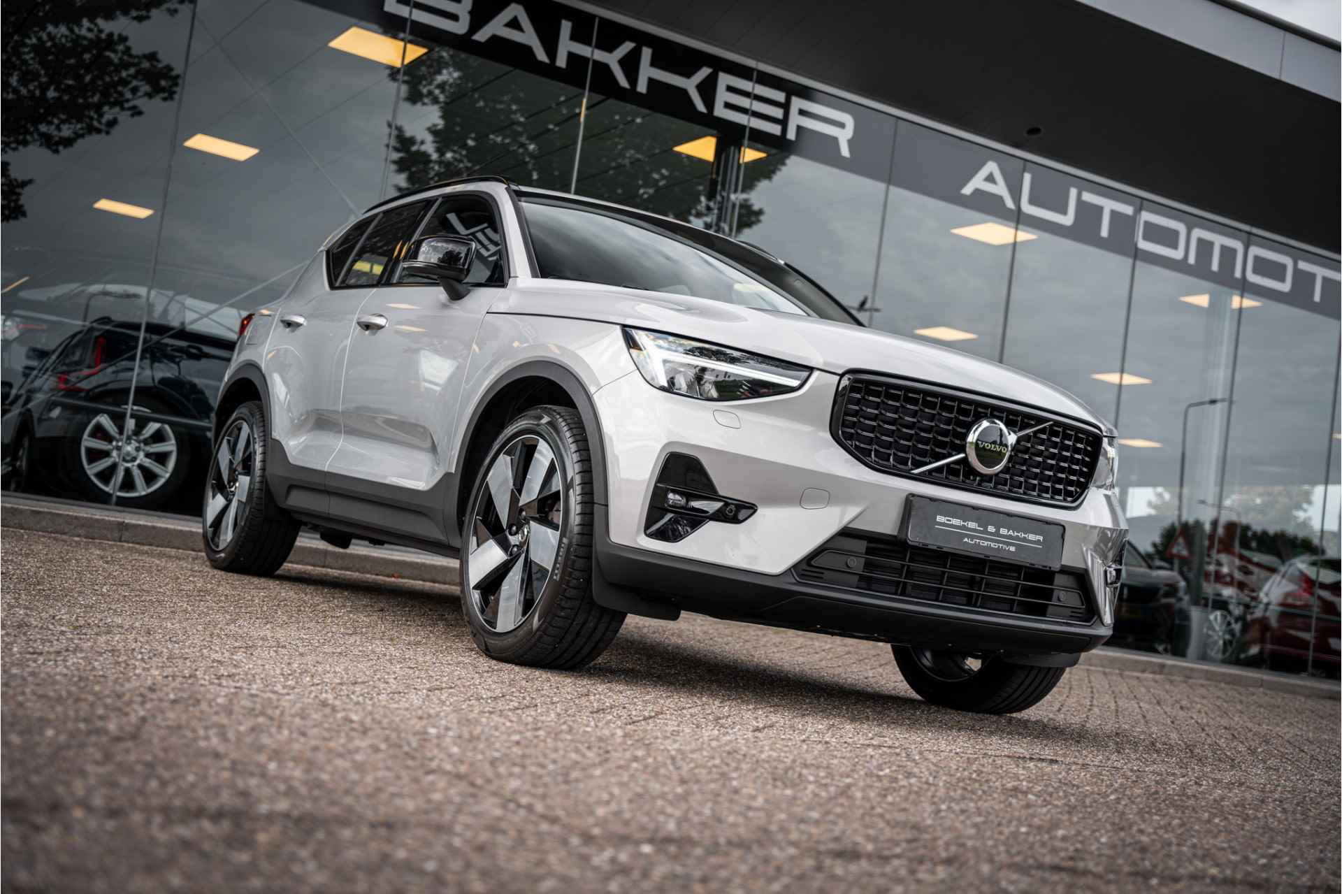 Volvo XC40 1.5 T4 Recharge Plus Dark ** Vol leder ** Trekhaak wegklapbaar - 23/71