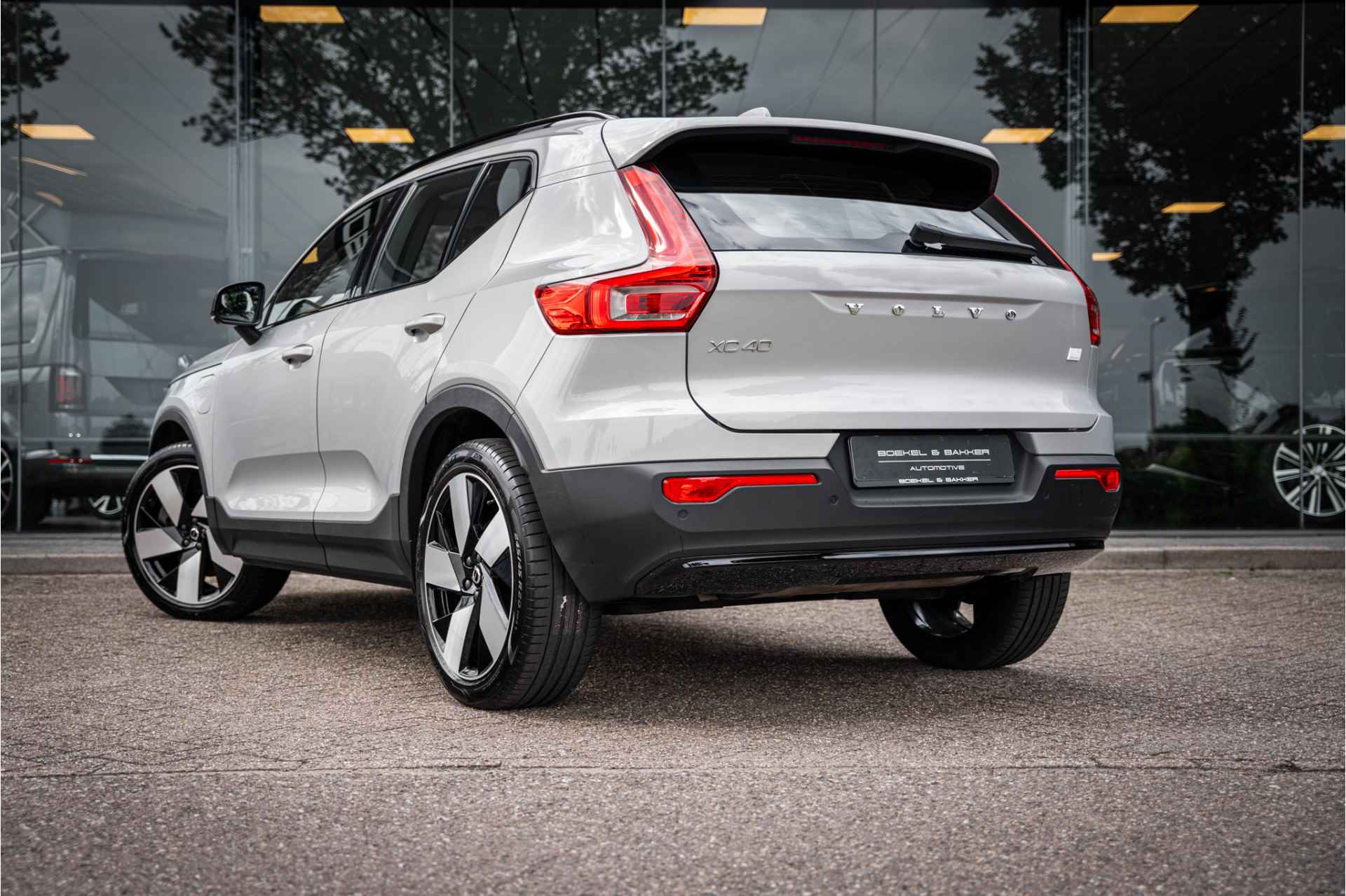 Volvo XC40 1.5 T4 Recharge Plus Dark ** Vol leder ** Trekhaak wegklapbaar - 30/71