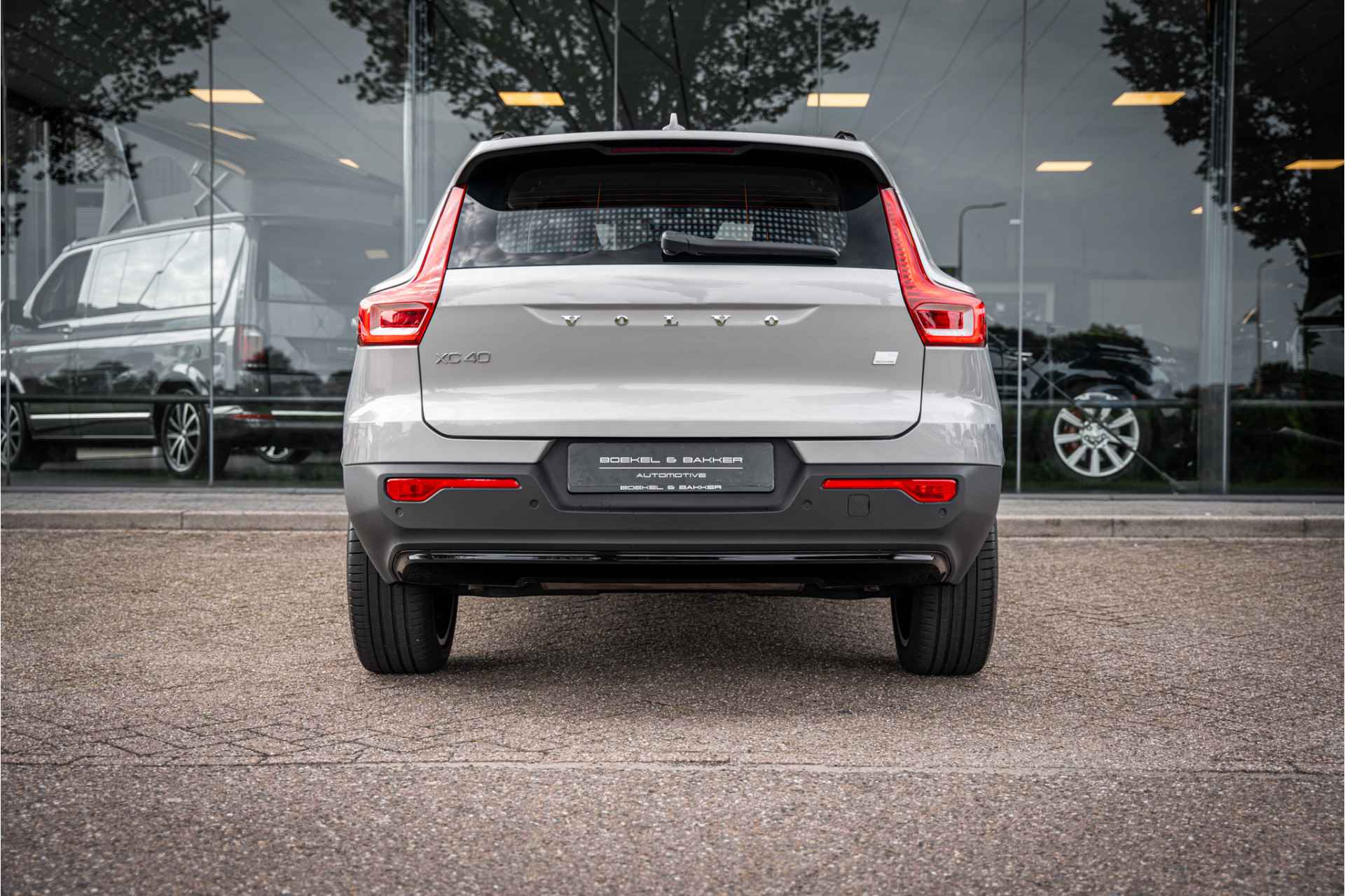 Volvo XC40 1.5 T4 Recharge Plus Dark ** Vol leder ** Trekhaak wegklapbaar - 33/71