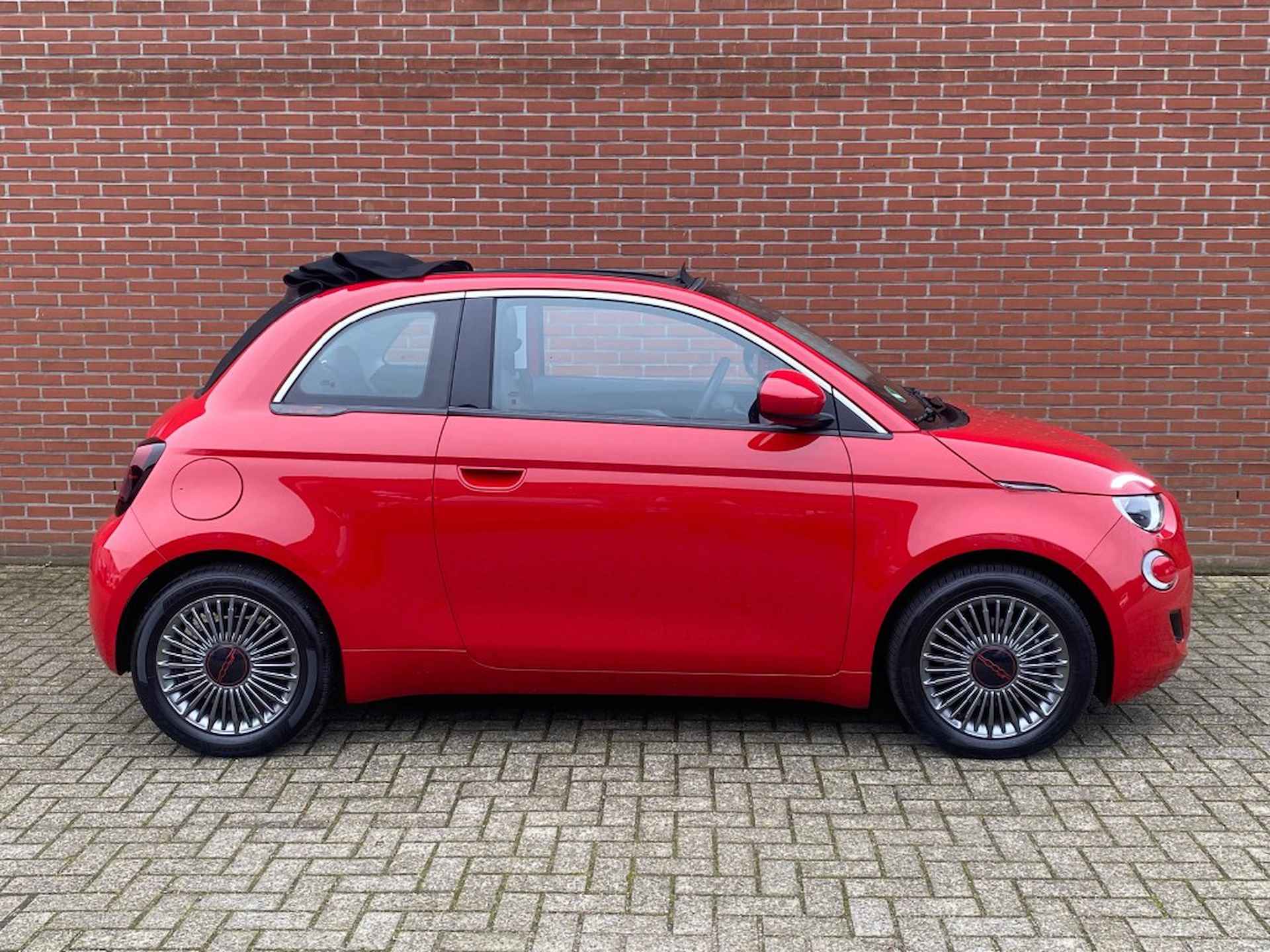 FIAT 500e CABRIO RED 42 KWH STOELVERWARMING NAV CRUISE CARPLAY DAB LMV - 18/21