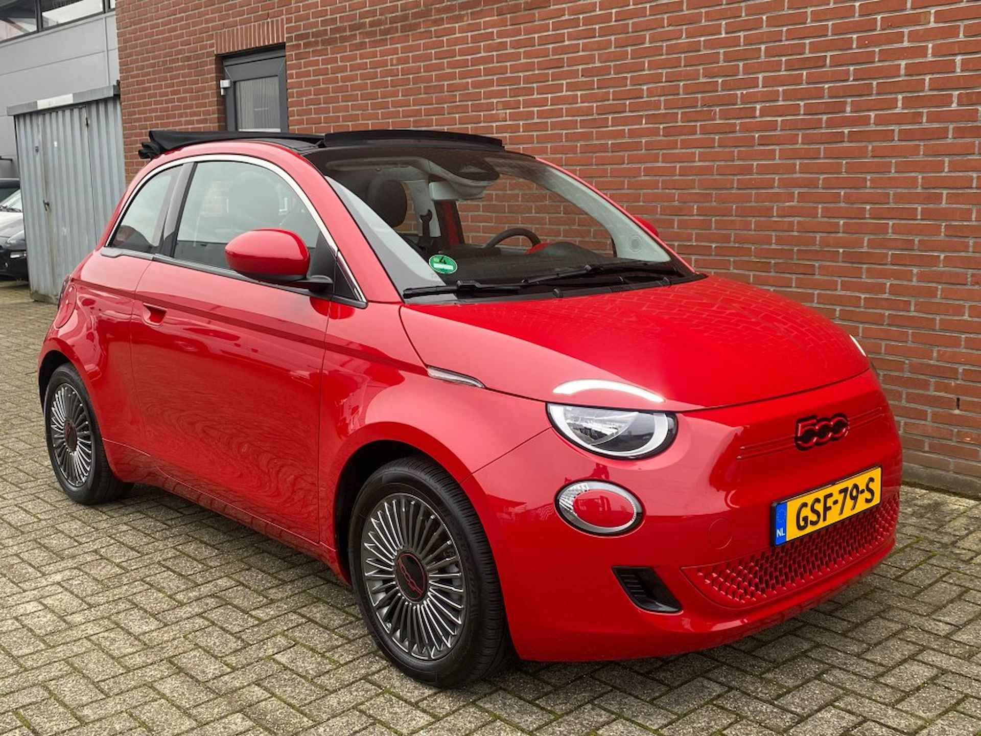 FIAT 500e CABRIO RED 42 KWH STOELVERWARMING NAV CRUISE CARPLAY DAB LMV - 19/21