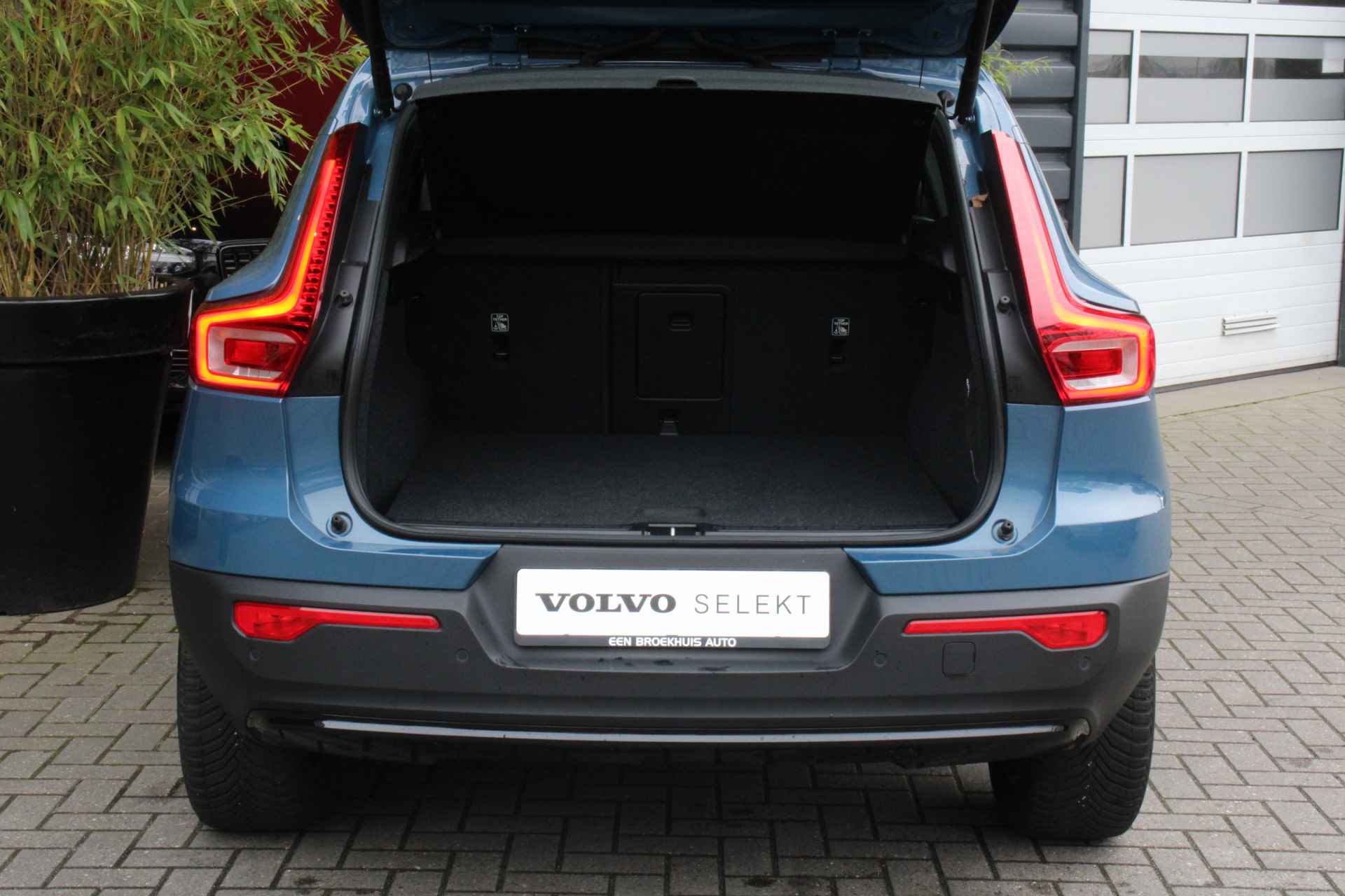 Volvo XC40 T4 Plug-in hybrid Plus Dark MY23! | Camera | Adaptive Cruise | Dodehoeksensoren | Stuur/stoelverwarming | Keyless - 8/25