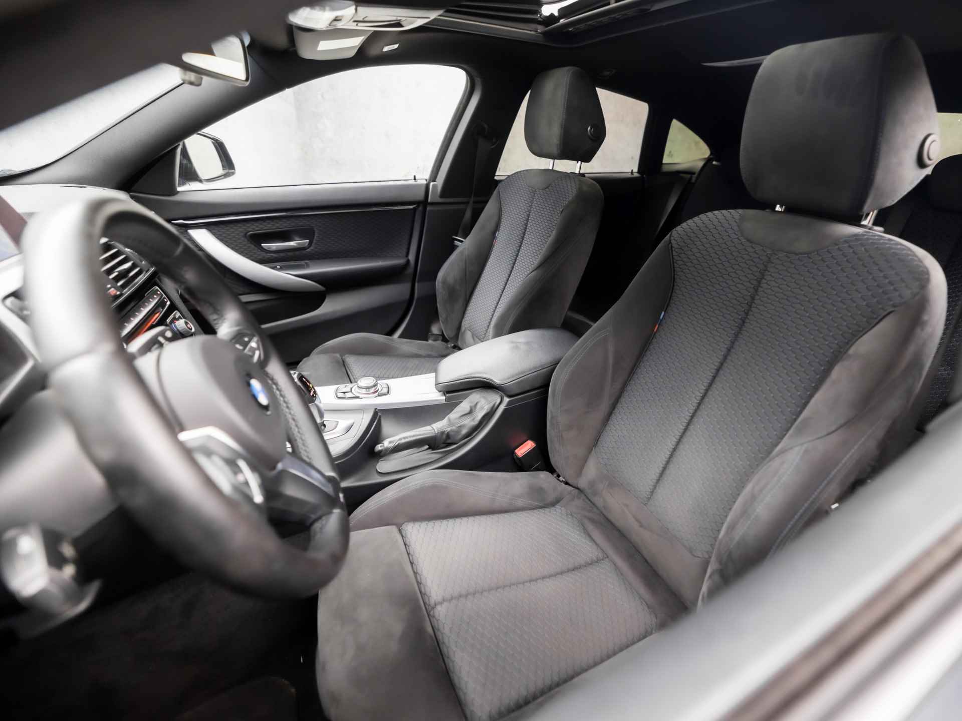 BMW 4 Serie Gran Coupé 420i Executive M Sport 184Pk Automaat (SCHUIFDAK, M PAKKET, NAVIGATIE, CLIMATE, STOELVERWARMING, LEDEREN SPORTSTOELEN, GETINT GLAS, PARKEERSENSOREN, CRUISE, NIEUWE APK, NIEUWSTAAT) - 15/38