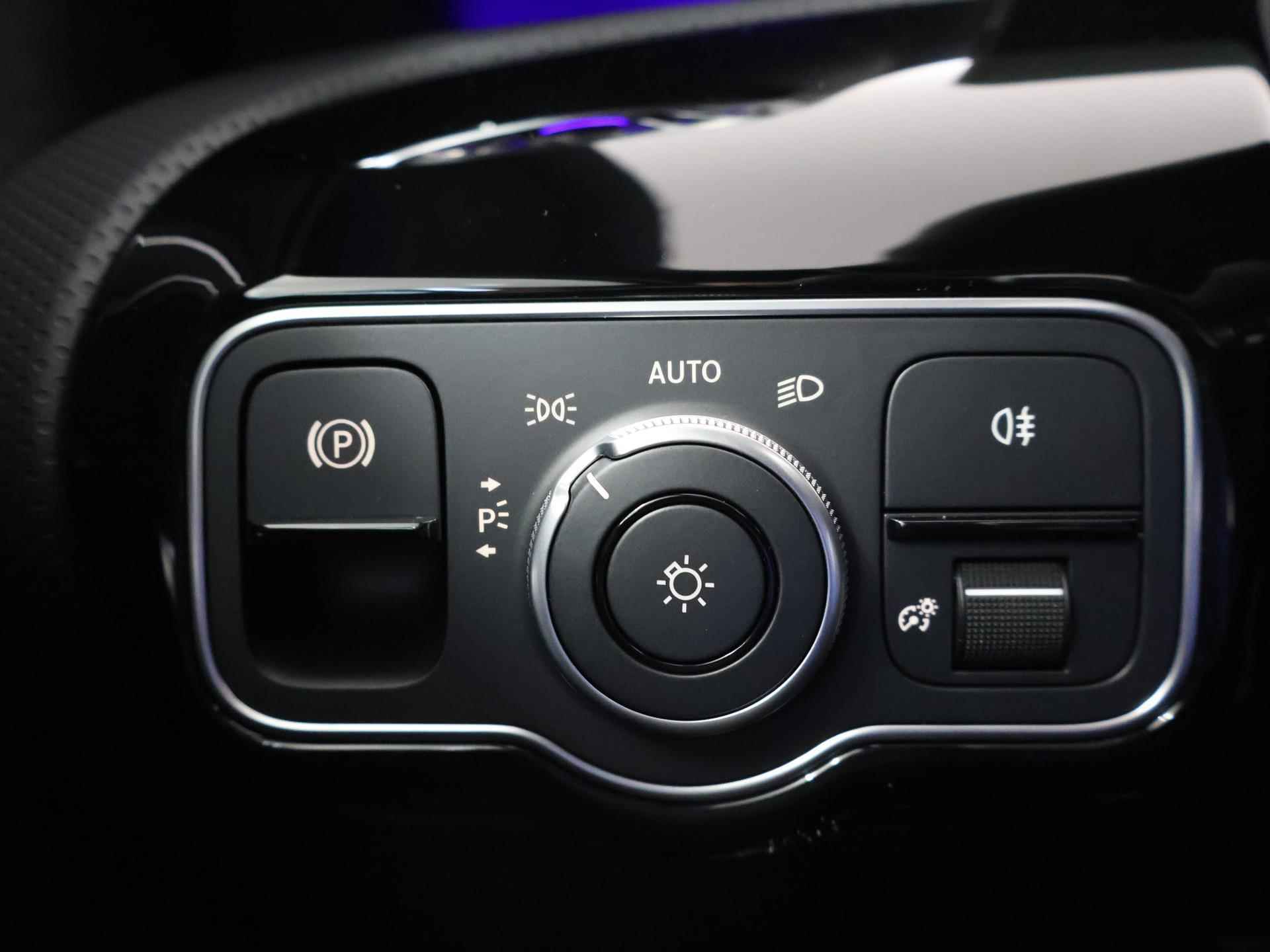 Mercedes-Benz A-Klasse 250e AMG Line | Panorama-schuifdak | Achteruitrijcamera | Sfeerverlichting | MULTIBEAM LED | Stoelverwarming - 25/41