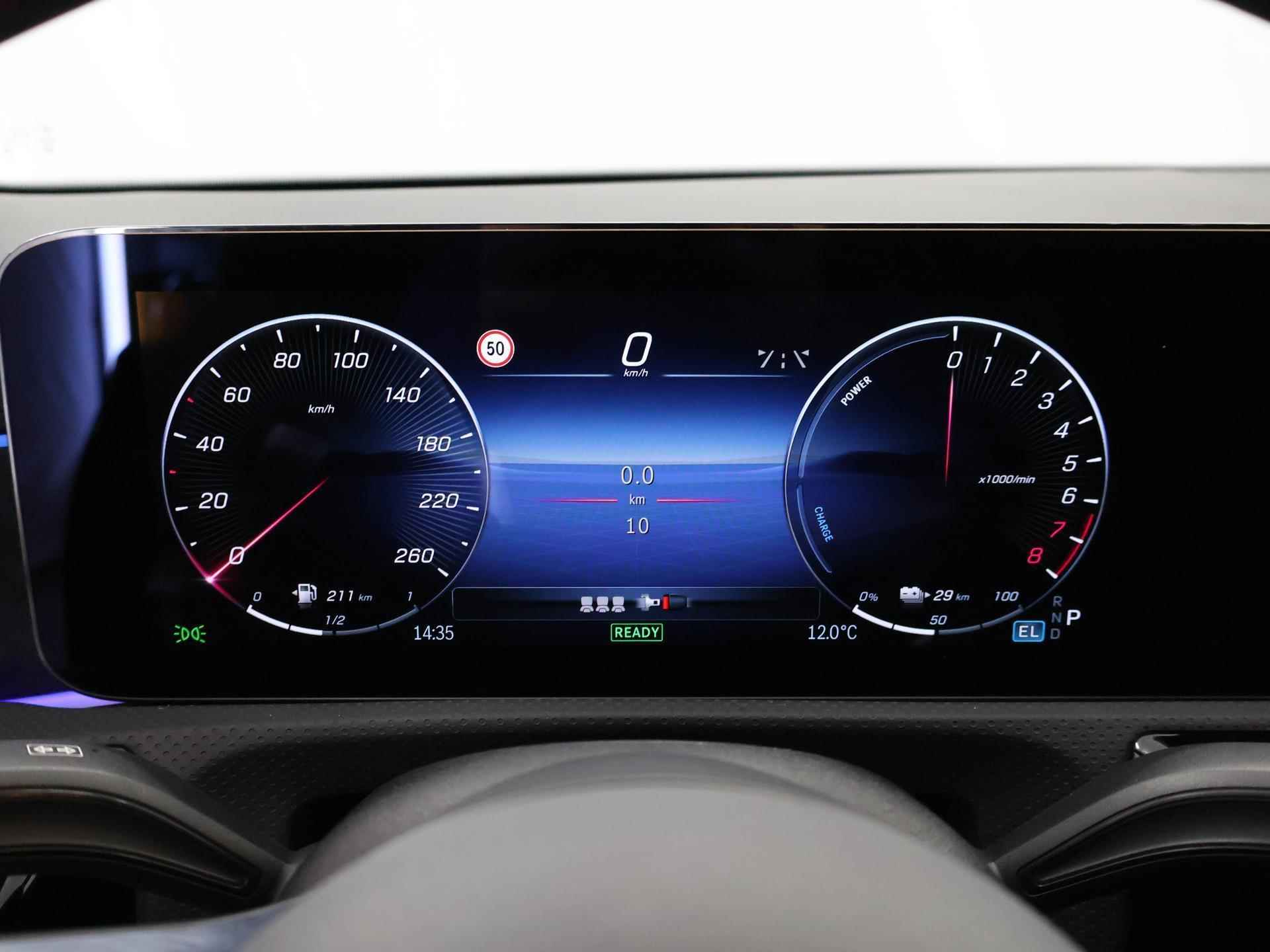 Mercedes-Benz A-Klasse 250e AMG Line | Panorama-schuifdak | Achteruitrijcamera | Sfeerverlichting | MULTIBEAM LED | Stoelverwarming - 31/41