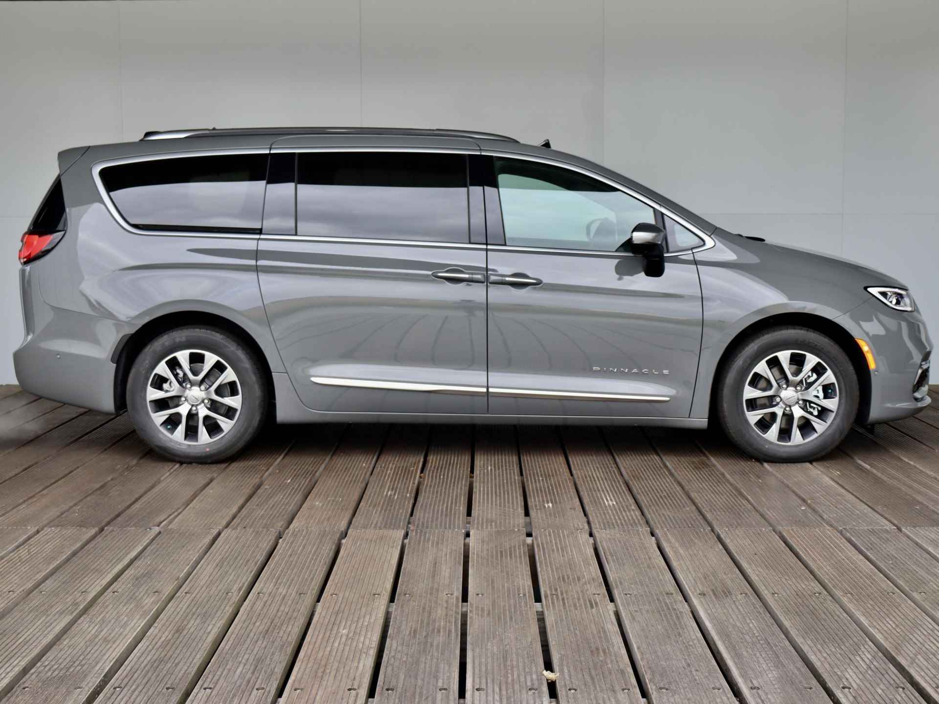 Chrysler Pacifica - Plug-In-Hybrid 3.6 V6 Pinnacle | Panodak | Zeer compleet | 7 Persoons | - 15/42