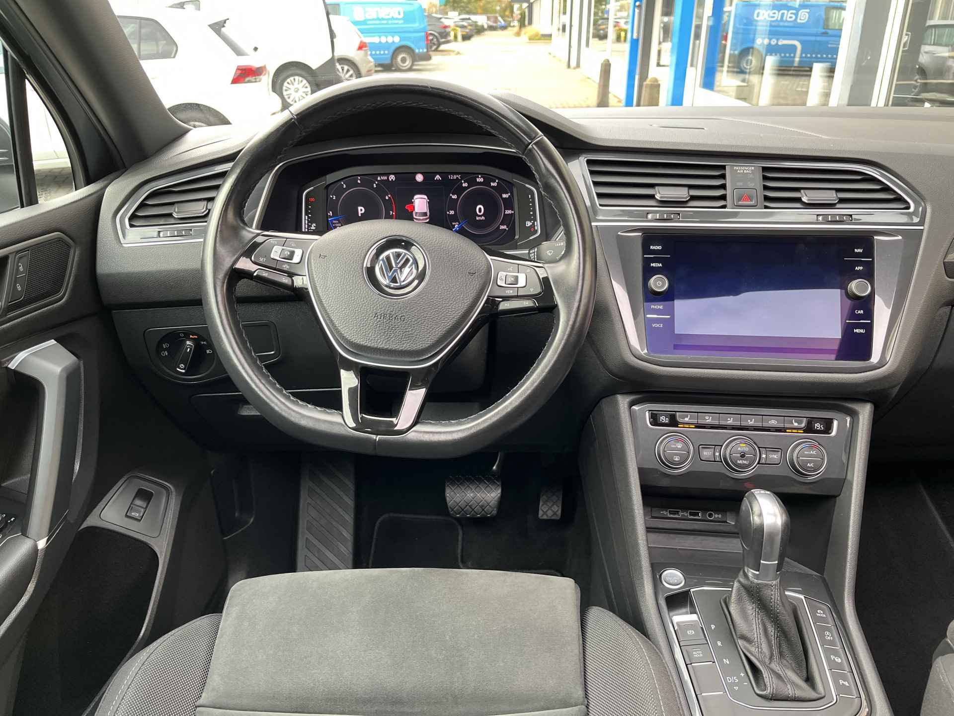 Volkswagen Tiguan Allspace 1.5 TSI R-Line 7p. / AUTOMAAT/ PANO/ 7-PERS/ TREKHAAK/ CAMERA/ PARK. SENSOREN/ ERGO ACTIVE/ LED/ KEYLESS/ DIGITAL DASHBOARD/ STOEL VERWARM./ ADAPT. CRUISE/ APP CONNECT/ NAVI/ CLIMA/ DAB/ - 8/56