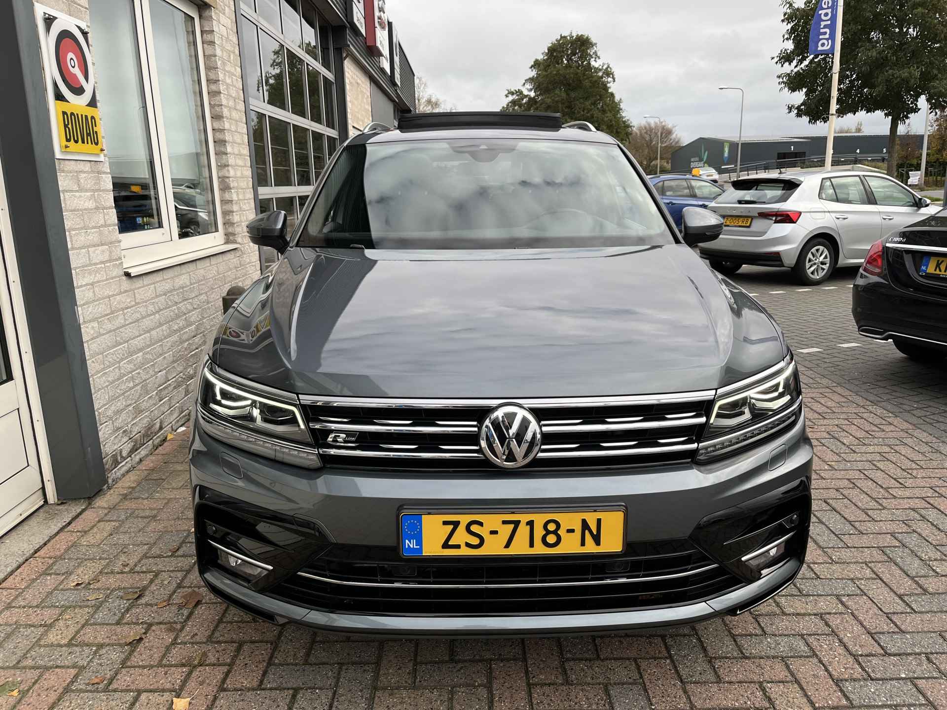 Volkswagen Tiguan Allspace 1.5 TSI R-Line 7p. / AUTOMAAT/ PANO/ 7-PERS/ TREKHAAK/ CAMERA/ PARK. SENSOREN/ ERGO ACTIVE/ LED/ KEYLESS/ DIGITAL DASHBOARD/ STOEL VERWARM./ ADAPT. CRUISE/ APP CONNECT/ NAVI/ CLIMA/ DAB/ - 45/56