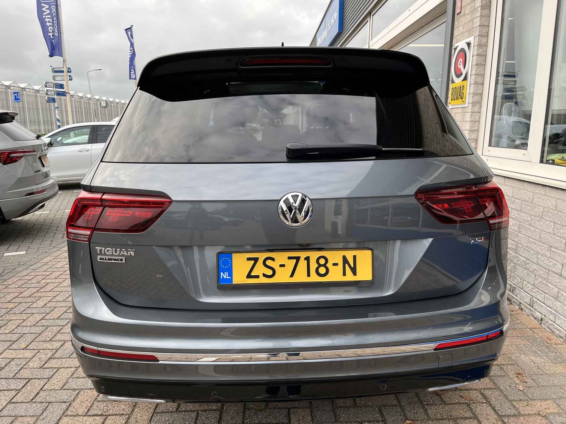 Volkswagen Tiguan Allspace 1.5 TSI R-Line 7p. / AUTOMAAT/ PANO/ 7-PERS/ TREKHAAK/ CAMERA/ PARK. SENSOREN/ ERGO ACTIVE/ LED/ KEYLESS/ DIGITAL DASHBOARD/ STOEL VERWARM./ ADAPT. CRUISE/ APP CONNECT/ NAVI/ CLIMA/ DAB/ - 46/56