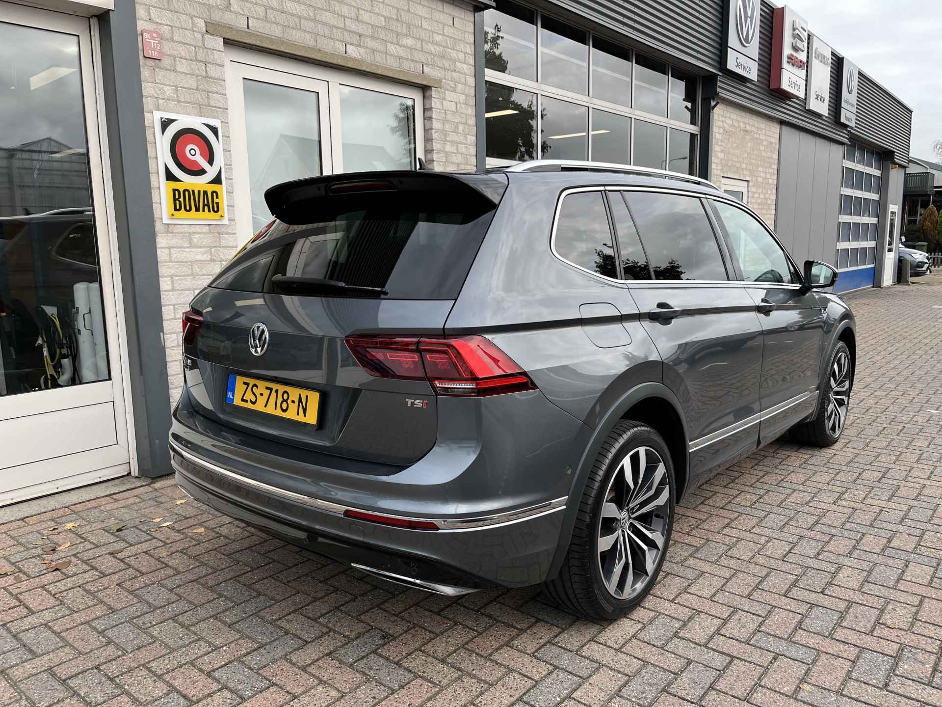 Volkswagen Tiguan Allspace 1.5 TSI R-Line 7p. / AUTOMAAT/ PANO/ 7-PERS/ TREKHAAK/ CAMERA/ PARK. SENSOREN/ ERGO ACTIVE/ LED/ KEYLESS/ DIGITAL DASHBOARD/ STOEL VERWARM./ ADAPT. CRUISE/ APP CONNECT/ NAVI/ CLIMA/ DAB/ - 49/56