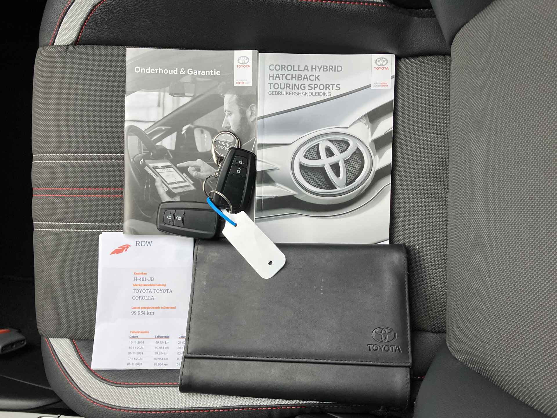 Toyota Corolla Touring Sports 1.8 Hybrid GR-Sport AUT. | 1e eigenaar | dealer onderhouden | two tone metallic | apple carplay | sportstoelen - 41/41