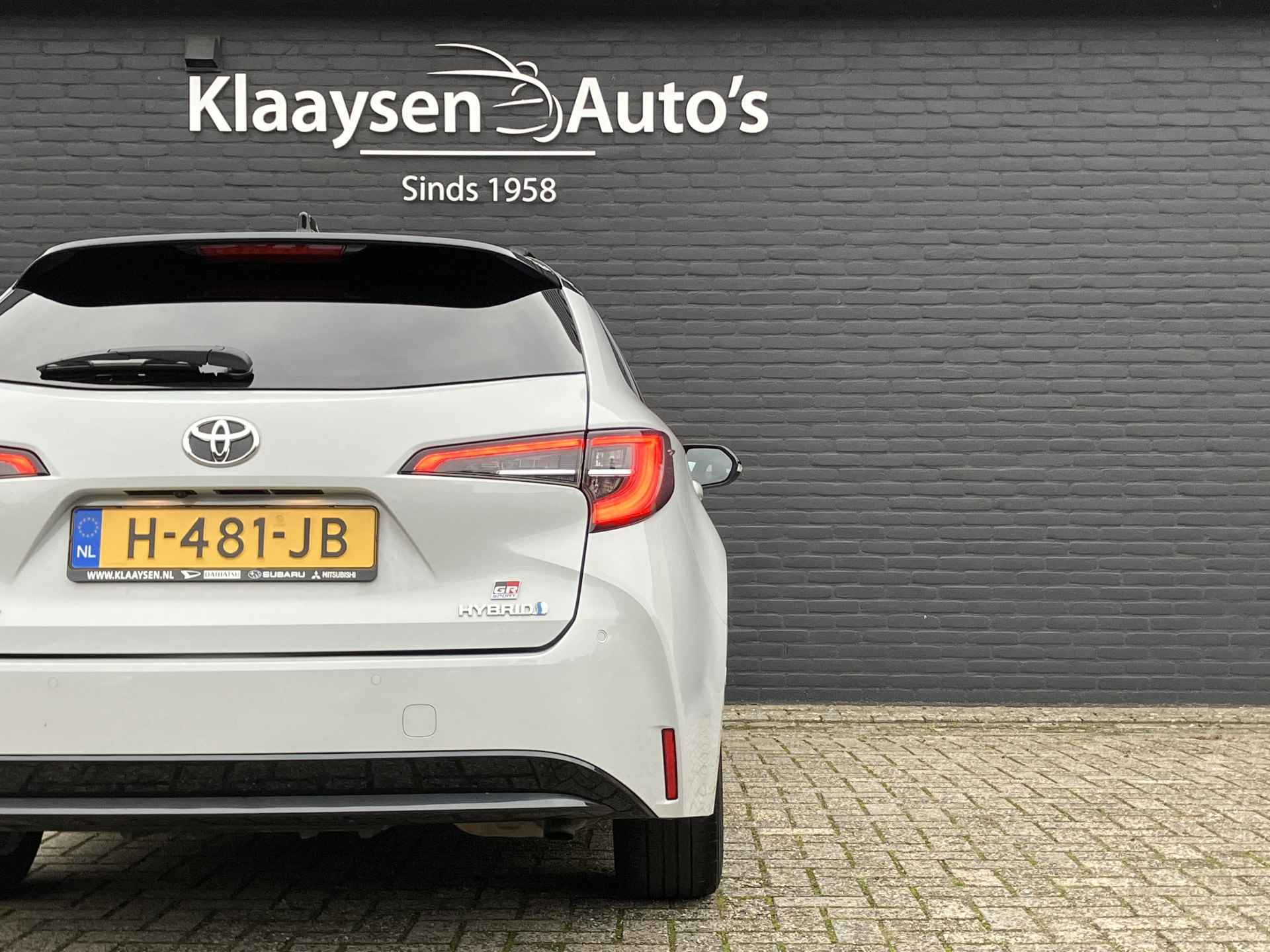 Toyota Corolla Touring Sports 1.8 Hybrid GR-Sport AUT. | 1e eigenaar | dealer onderhouden | two tone metallic | apple carplay | sportstoelen - 16/41