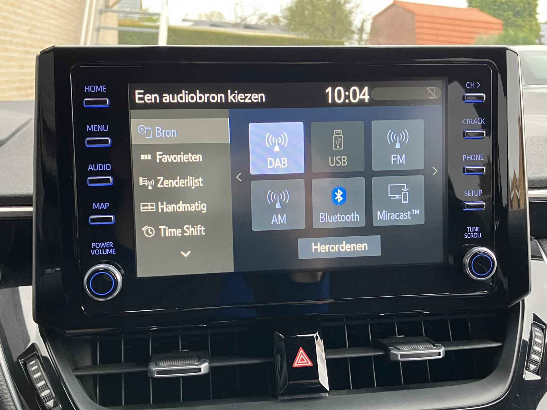 Toyota Corolla Touring Sports 1.8 Hybrid GR-Sport AUT. | 1e eigenaar | dealer onderhouden | two tone metallic | apple carplay | sportstoelen - 31/41