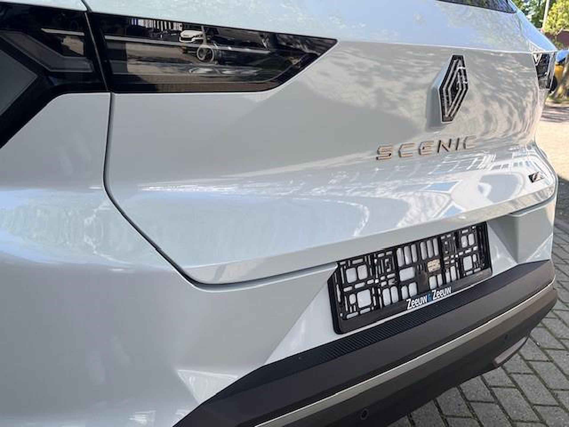 Renault Scenic E-Tech EV87 long range iconic HET BETREFT HIER EEN DEMONSTRATIE VOERTUIG, INFORMEER NAAR DE ACTUELE KILOMETERSTAND! - 10/31