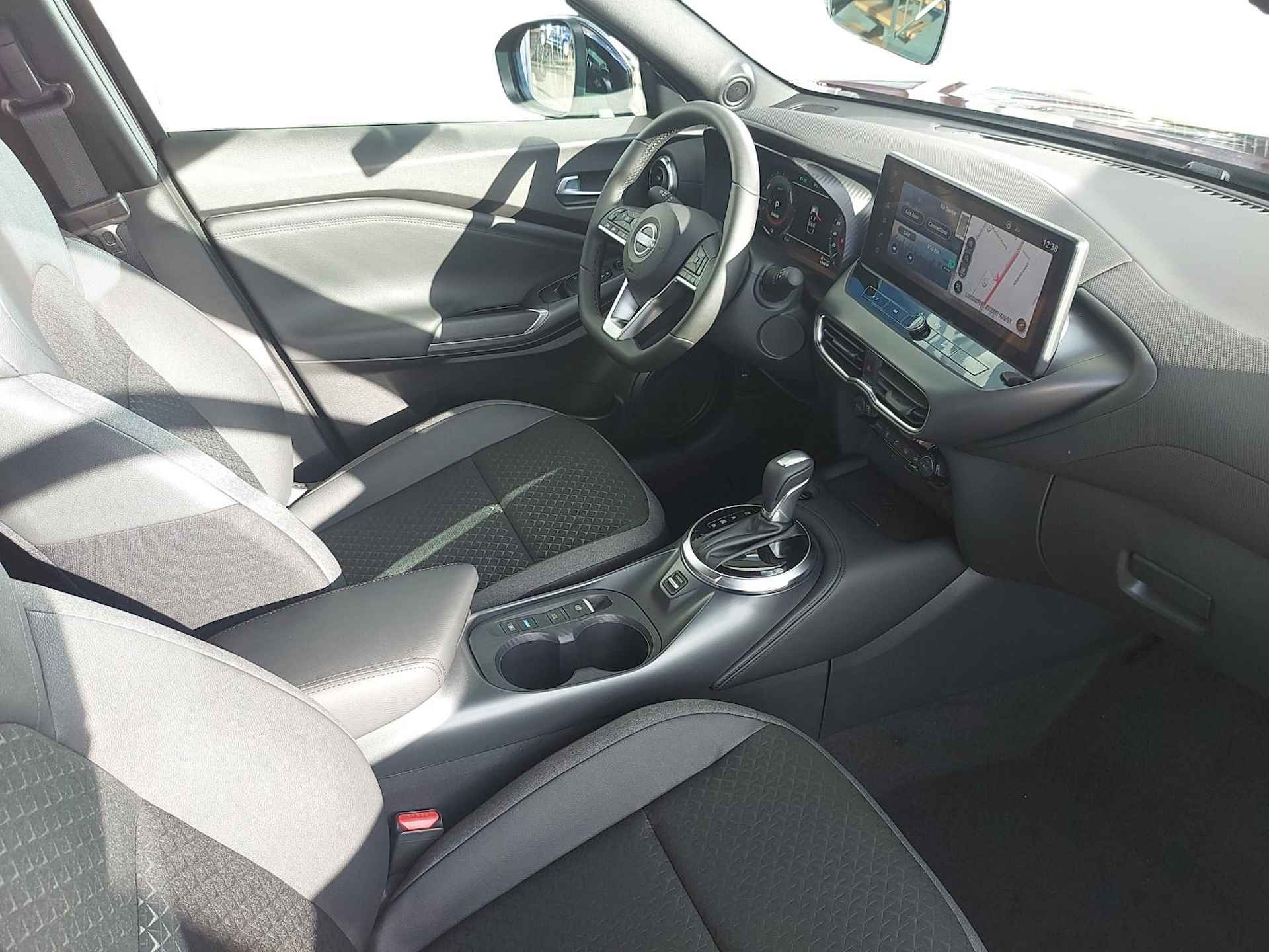 Nissan Juke 1.6 Hybrid N-Connecta | €7.000,- VOORRAADKORTING! | Achteruitrijcamera | Parkeersensoren | Cruise control | Navigatie | Apple Carplay/Android auto | E-Pedal | Automatische regen/lichtsensoren | Elektrische zijspiegels + ramen | - 19/42