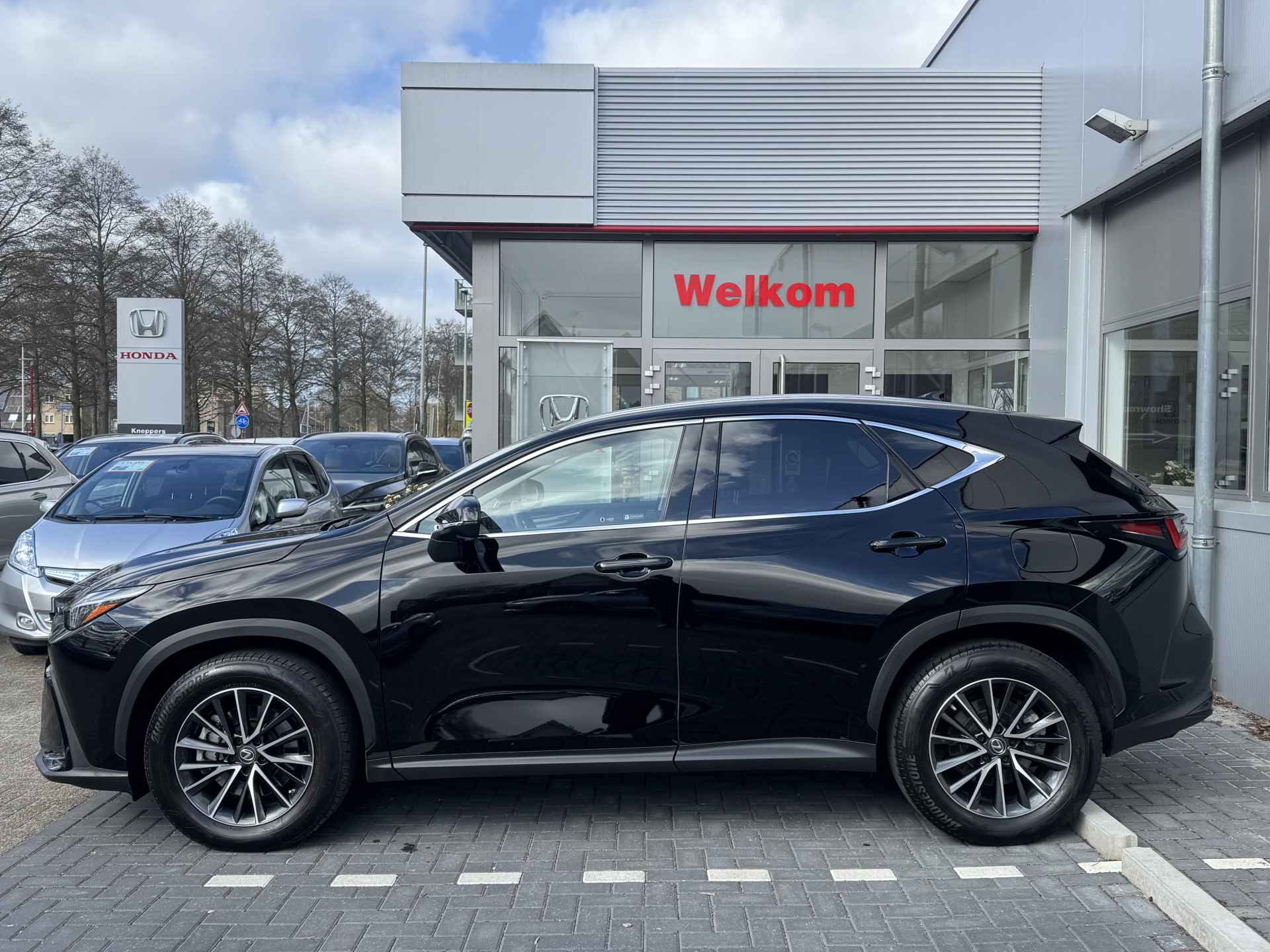 Lexus NX 450h+ AWD Navigatie, Elektrische bestuurderstoel, Parkeersensoren , All-in Rijklaarprijs - 2/52