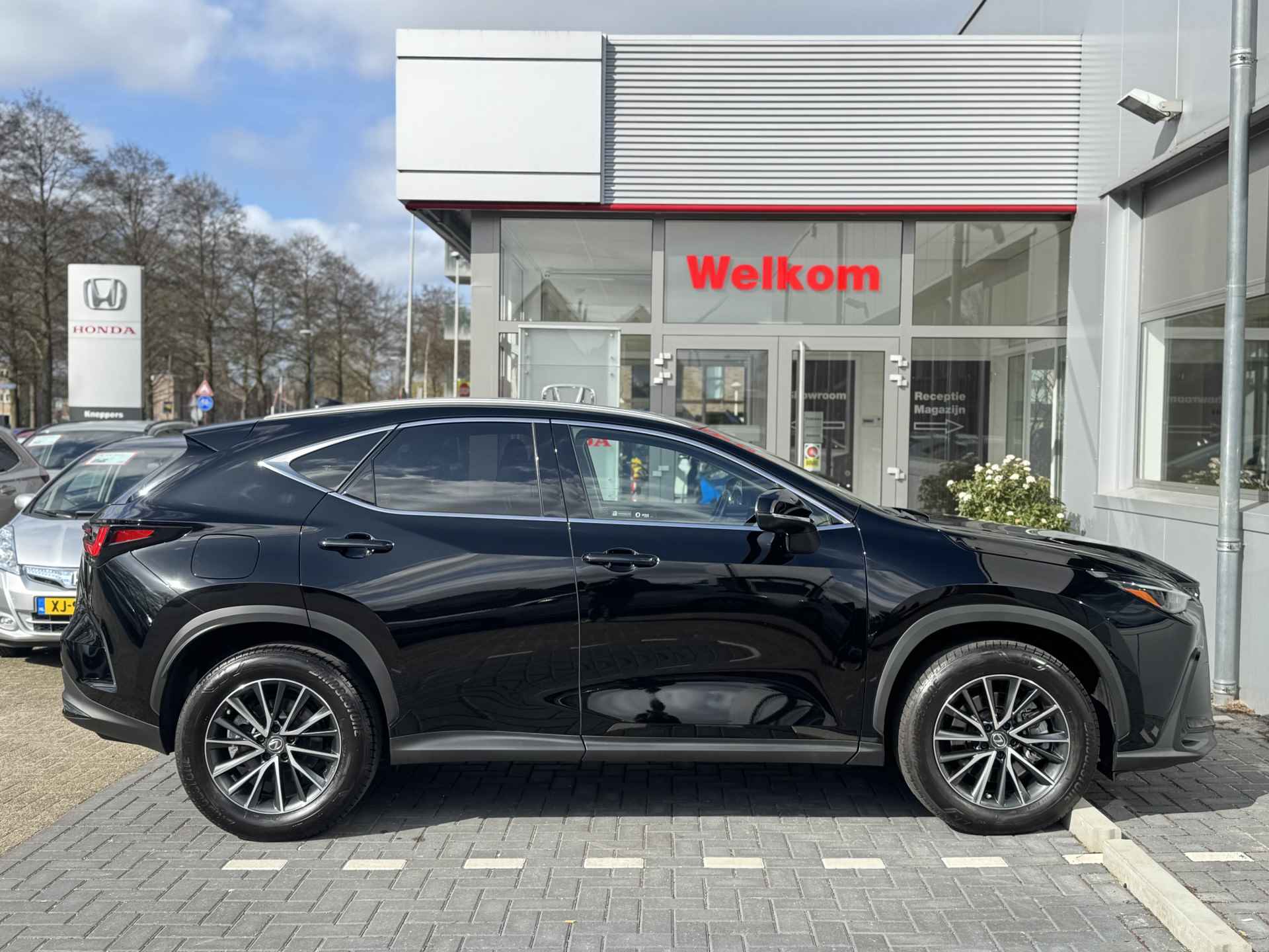 Lexus NX 450h+ AWD Navigatie, Elektrische bestuurderstoel, Parkeersensoren , All-in Rijklaarprijs - 49/52