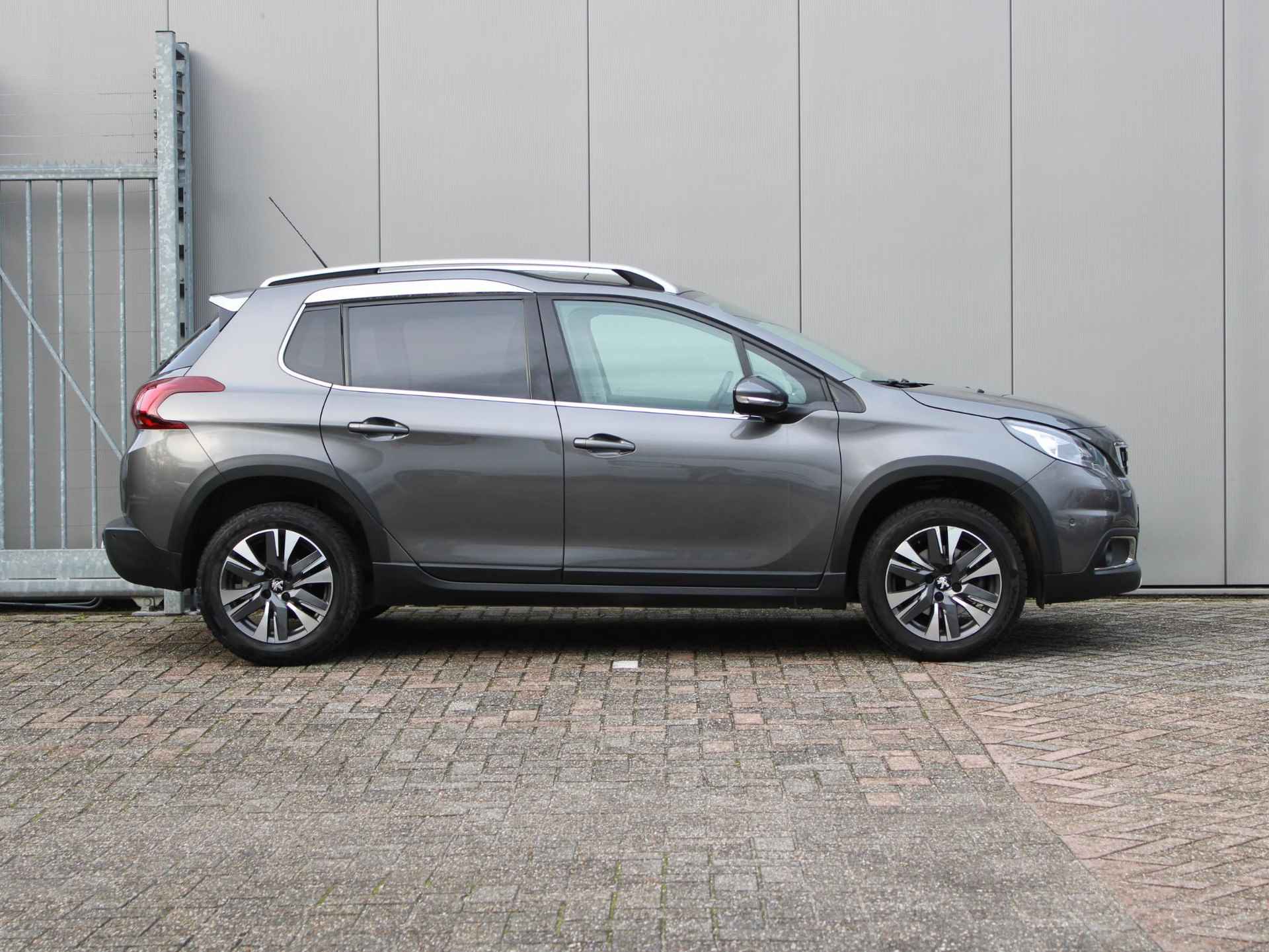 Peugeot 2008 1.2 PureTech Allure Automaat | Navi / Panoramadak / Camera - 8/26