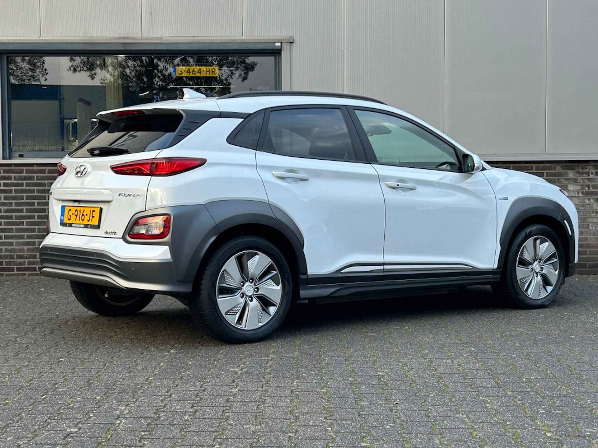 HYUNDAI Kona EV Premium 64kWh - Open Dak - Dodehoeksensor - Stoelventilatie - 6/24