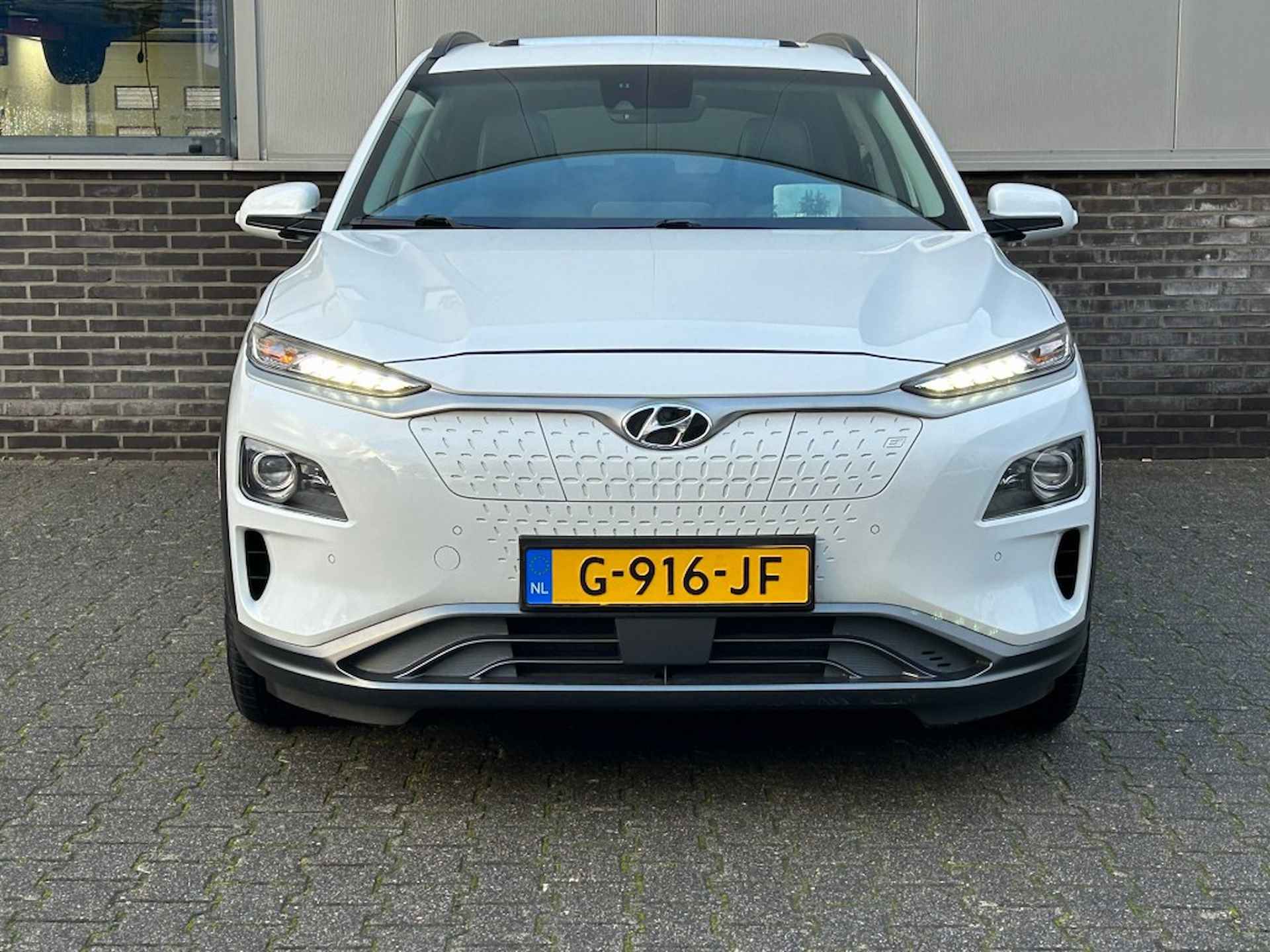 HYUNDAI Kona EV Premium 64kWh - Open Dak - Dodehoeksensor - Stoelventilatie - 13/24