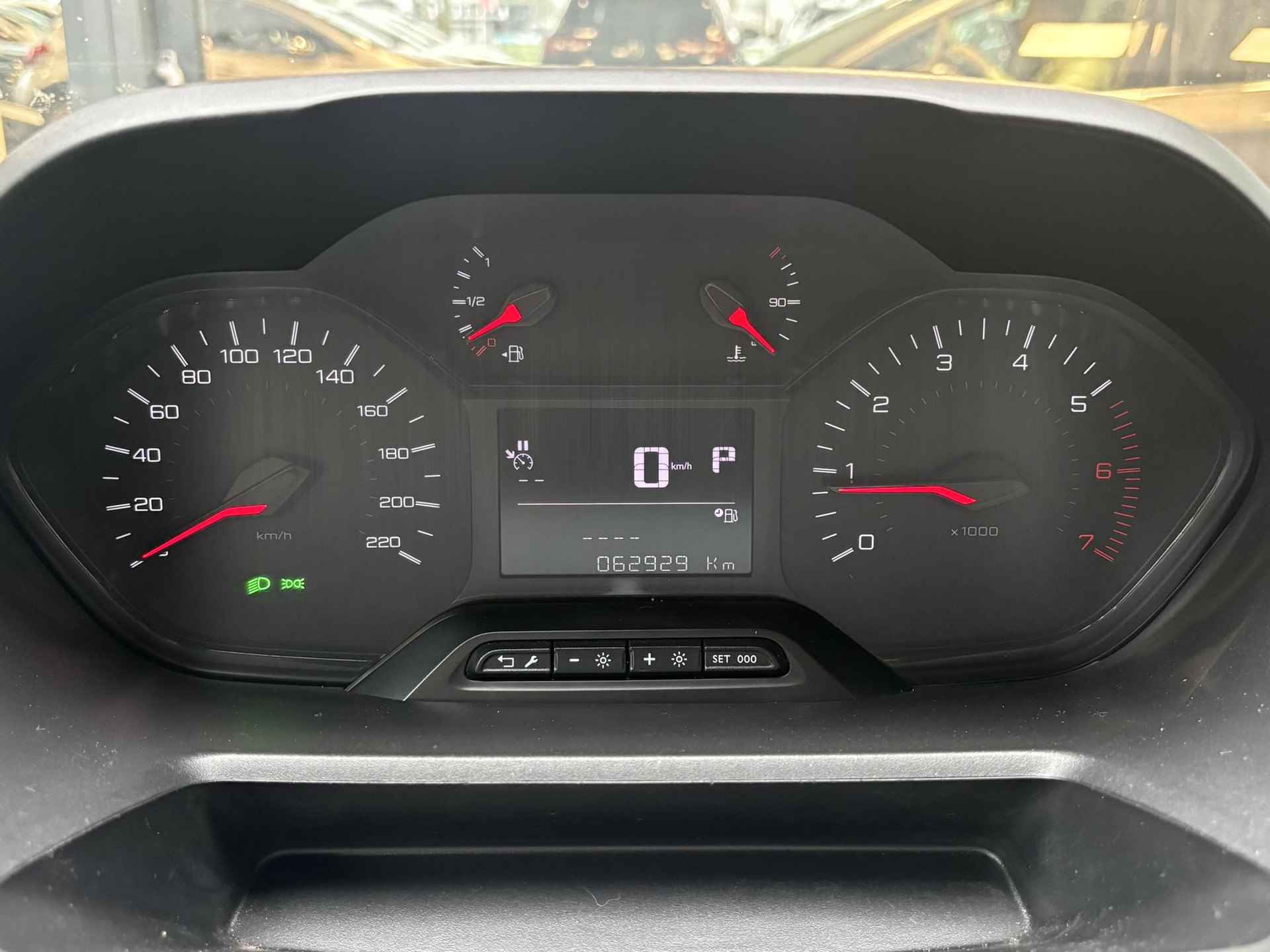 Peugeot Partner GB Premium 1.5 BlueHDi 130pk EAT8 AUTOMAAT | SURROUND VIEW CAMERA | TREKHAAK | KEYLESS ENTRY | CRUISE CONTROL | APPLE CARPLAY / ANDROID AUTO | LM-VELGEN | AIRCO - 24/60