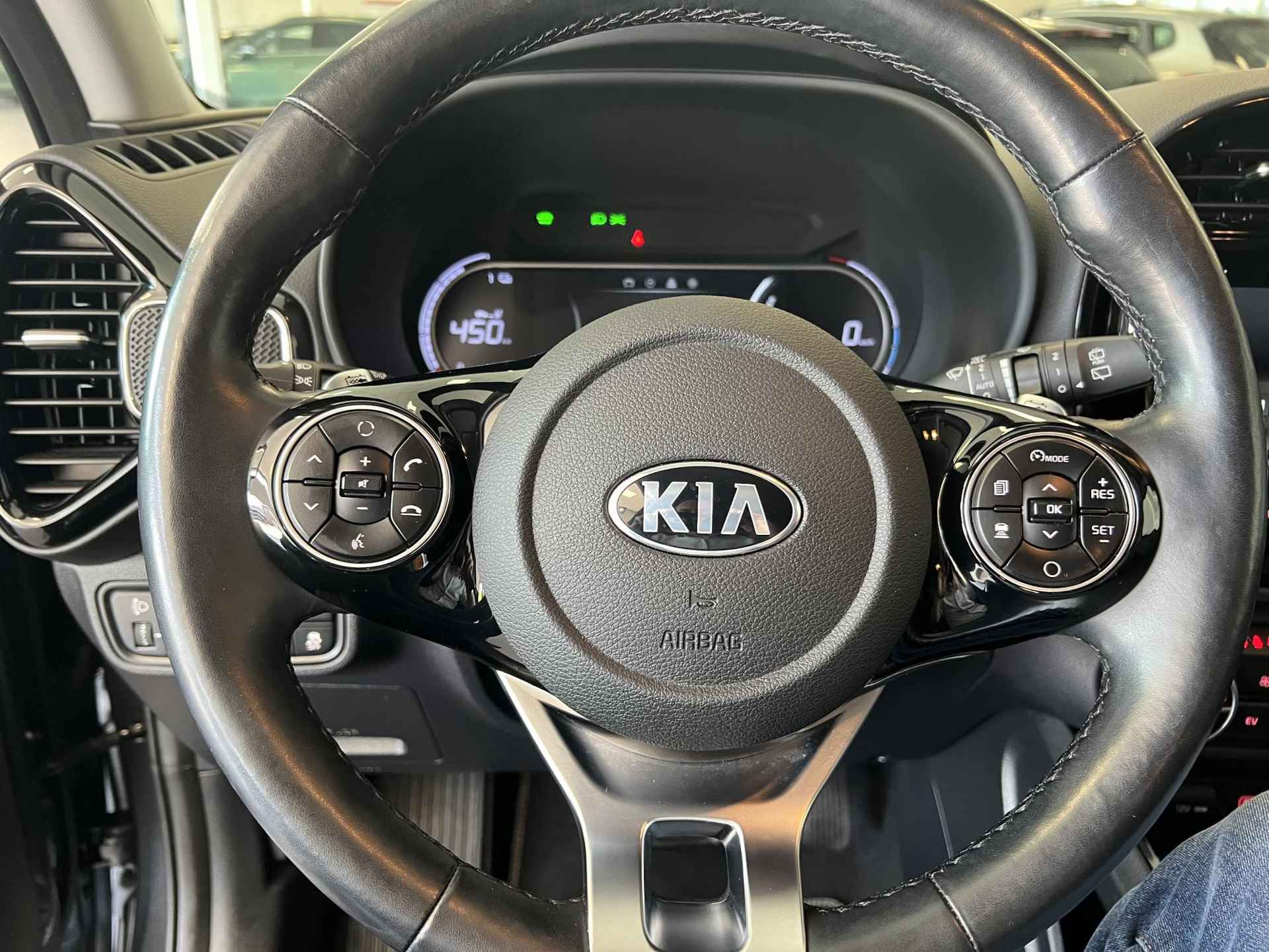 Kia Soul e-Soul ExecutiveLine 64kWh Btw auto, 8% Bijtelling! Particuliere subsidie € 2.000, - 4/24