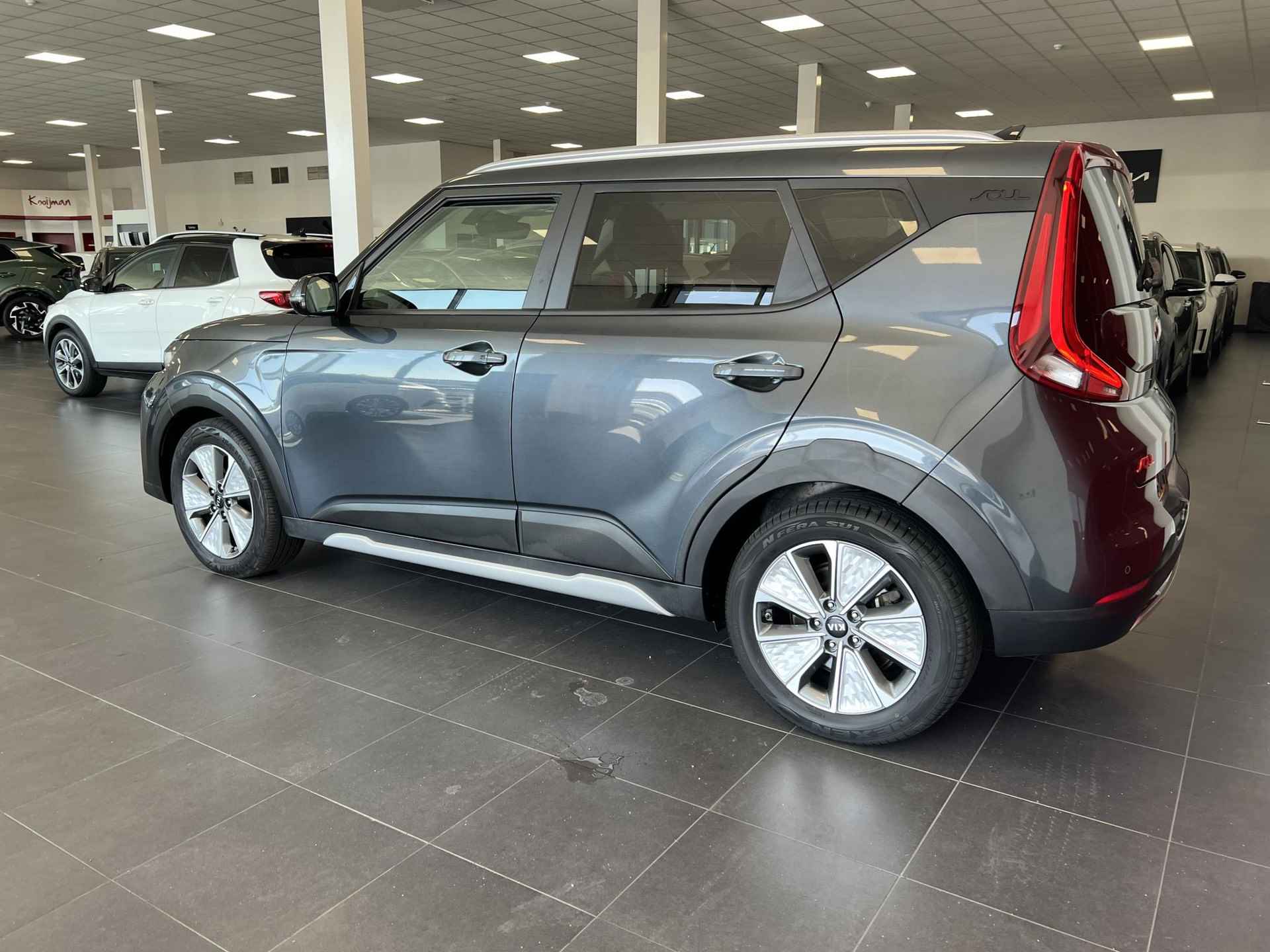 Kia Soul e-Soul ExecutiveLine 64kWh Btw auto, 8% Bijtelling! Particuliere subsidie € 2.000, - 4/24