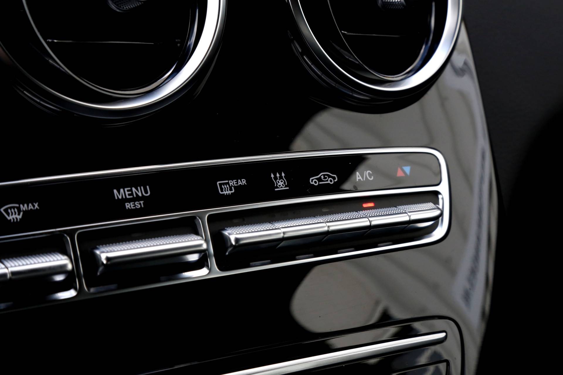 Mercedes-Benz GLC Coupé 300e 4MATIC AMG Plug in Hybride 9G-Aut.*BTW*Perfect Onderh.*Facelift*AMG Ext/int/Diamond Grille/Sport Leder/Stoelverw./Nav - 15/62