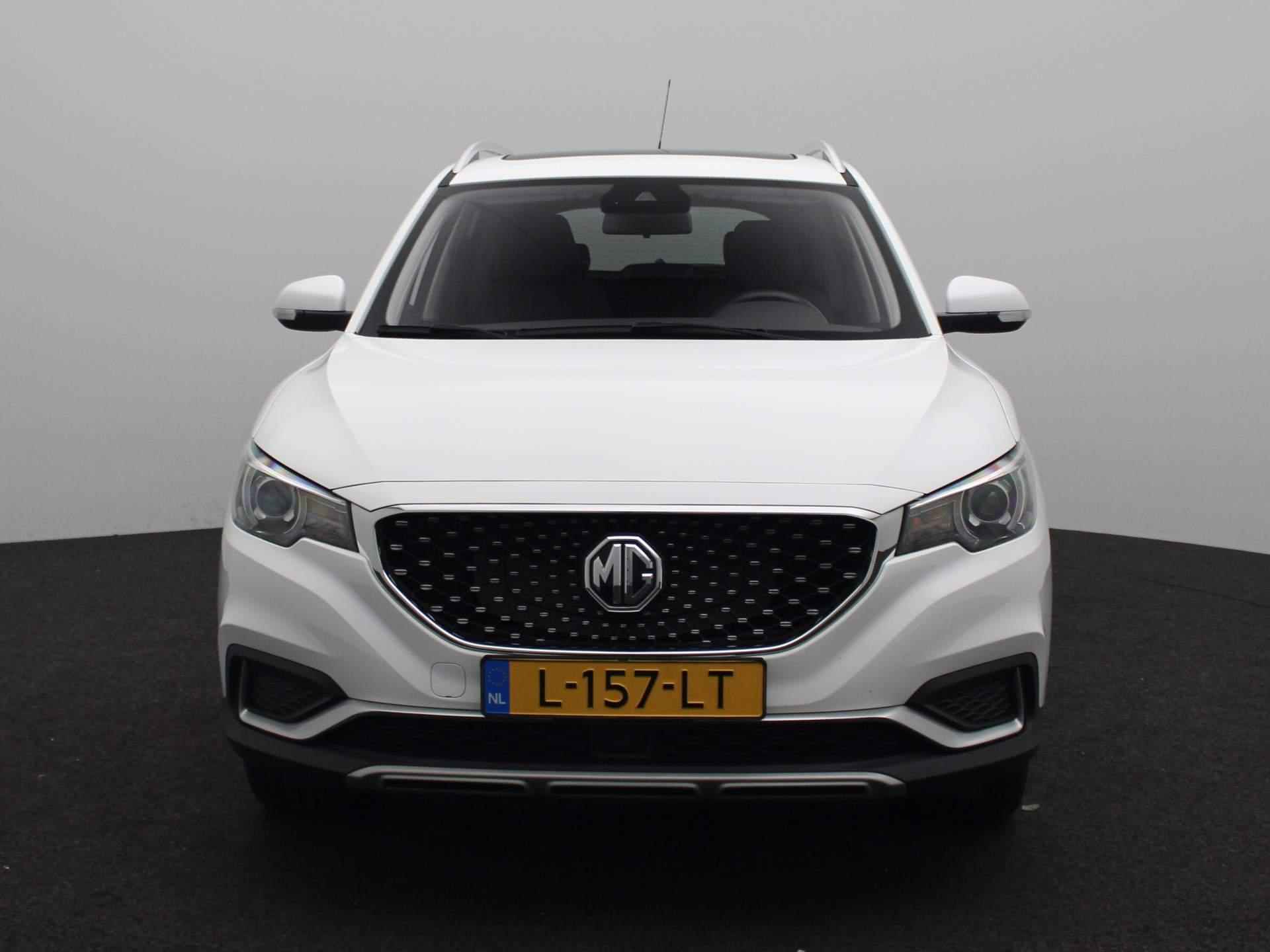 MG ZS EV Luxury 45 kWh | Navigatie | Apple CarPlay & Android auto | Electrisch Panoramadak | Parkeersensoren achter | Lederen bekleding | - 3/27