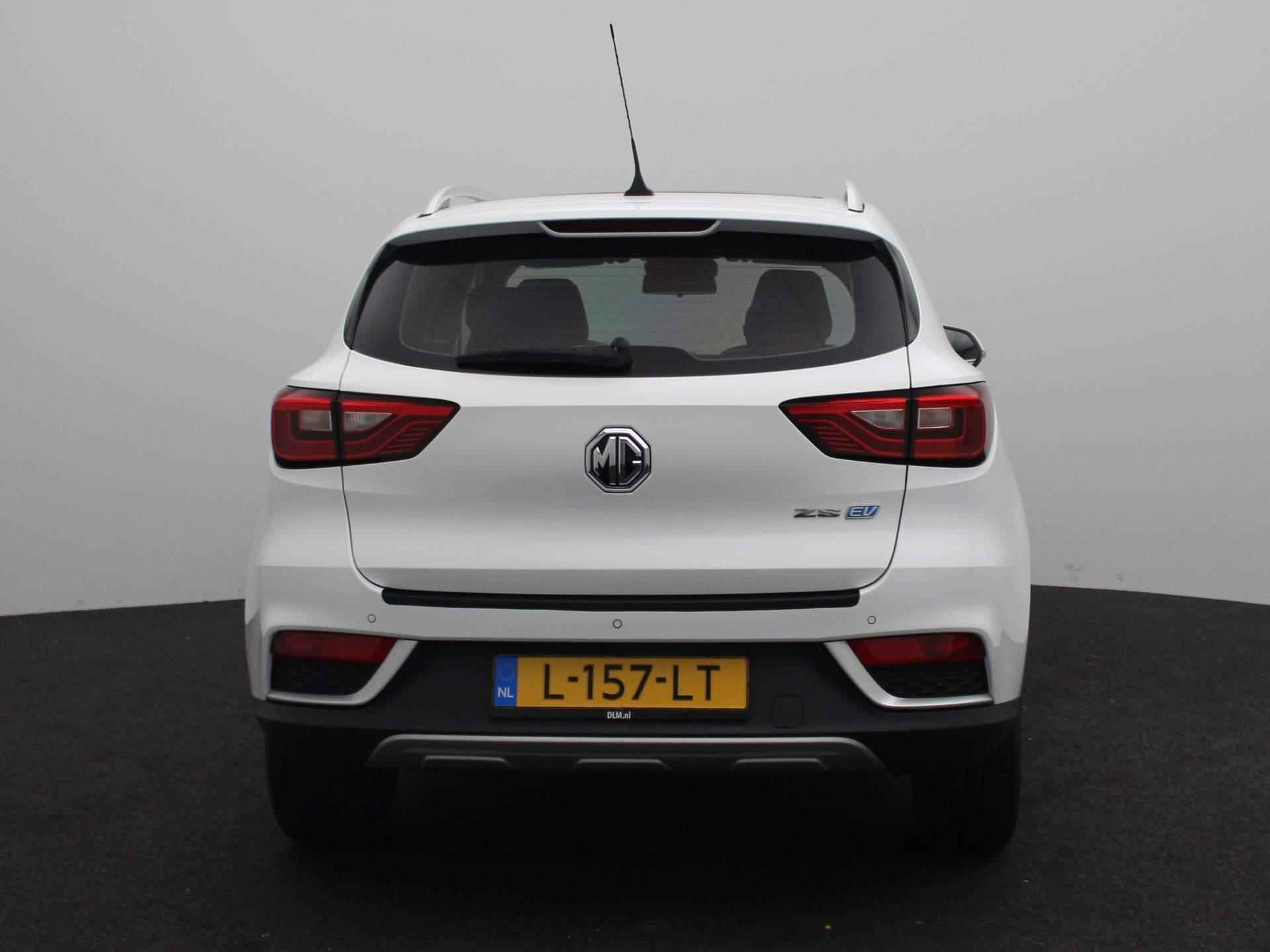 MG ZS EV Luxury 45 kWh | Navigatie | Apple CarPlay & Android auto | Electrisch Panoramadak | Parkeersensoren achter | Lederen bekleding | - 5/27